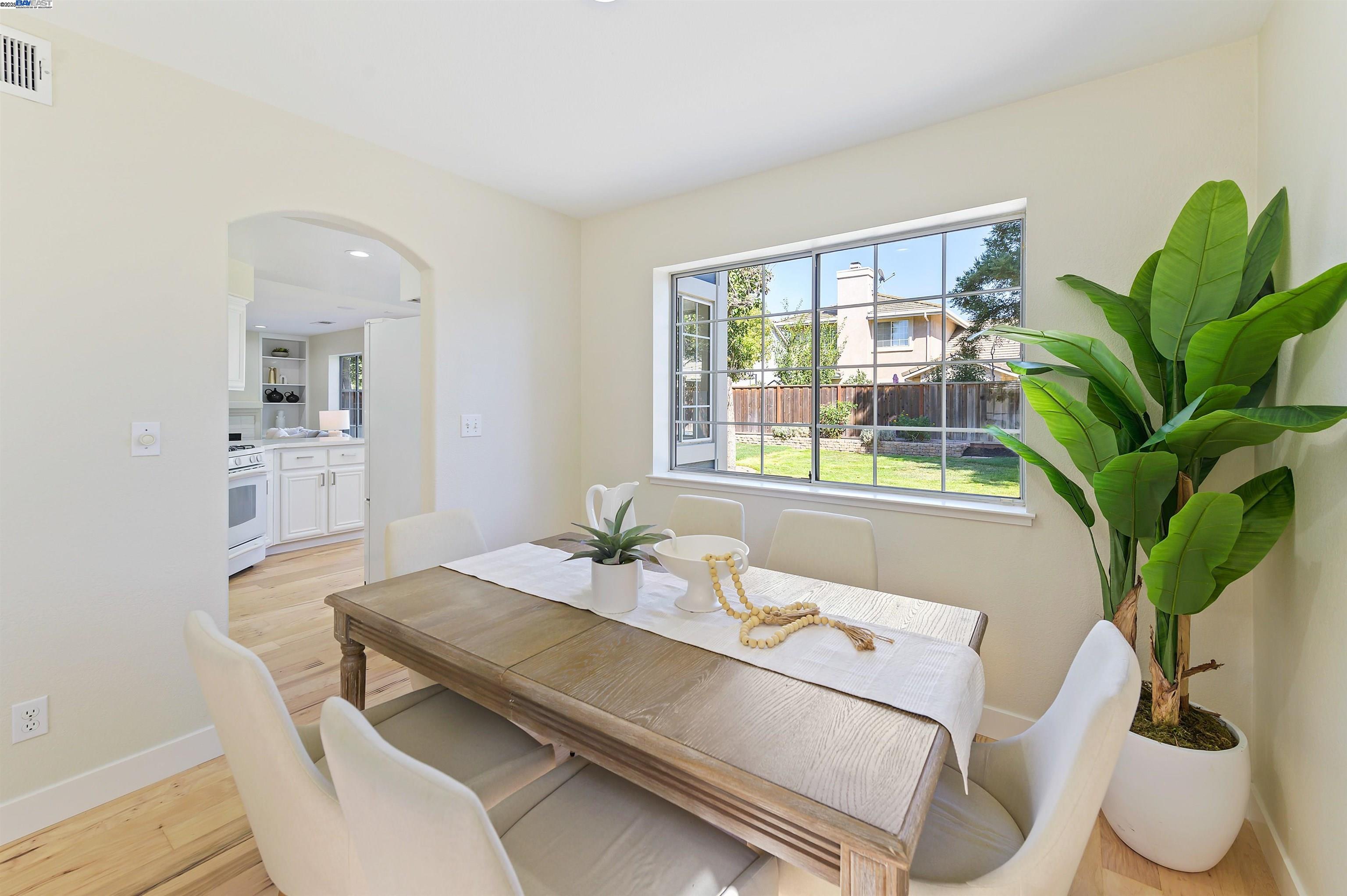 Detail Gallery Image 5 of 28 For 1121 Riviera Ct, Livermore,  CA 94551 - 4 Beds | 2/1 Baths