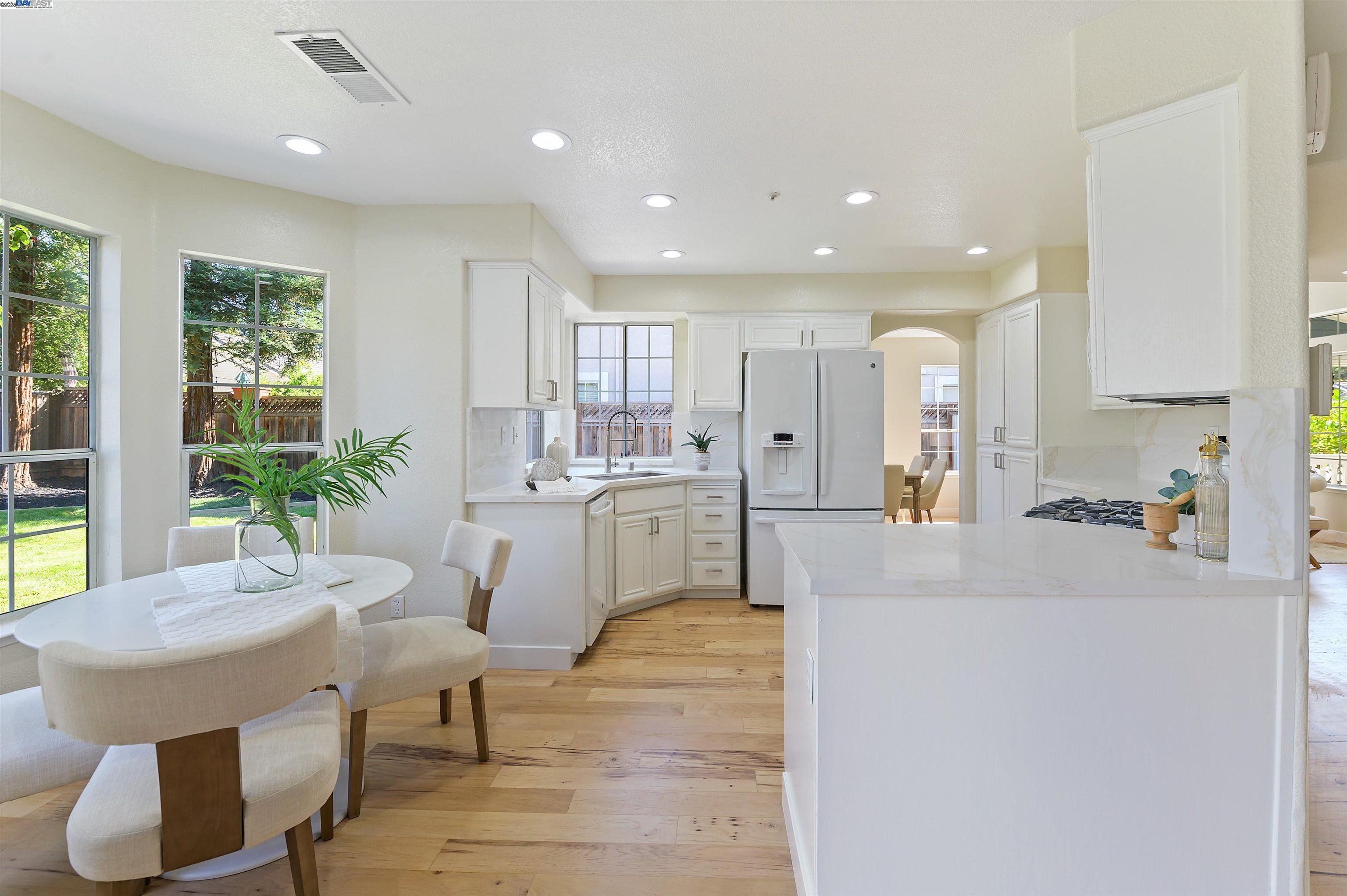 Detail Gallery Image 6 of 28 For 1121 Riviera Ct, Livermore,  CA 94551 - 4 Beds | 2/1 Baths
