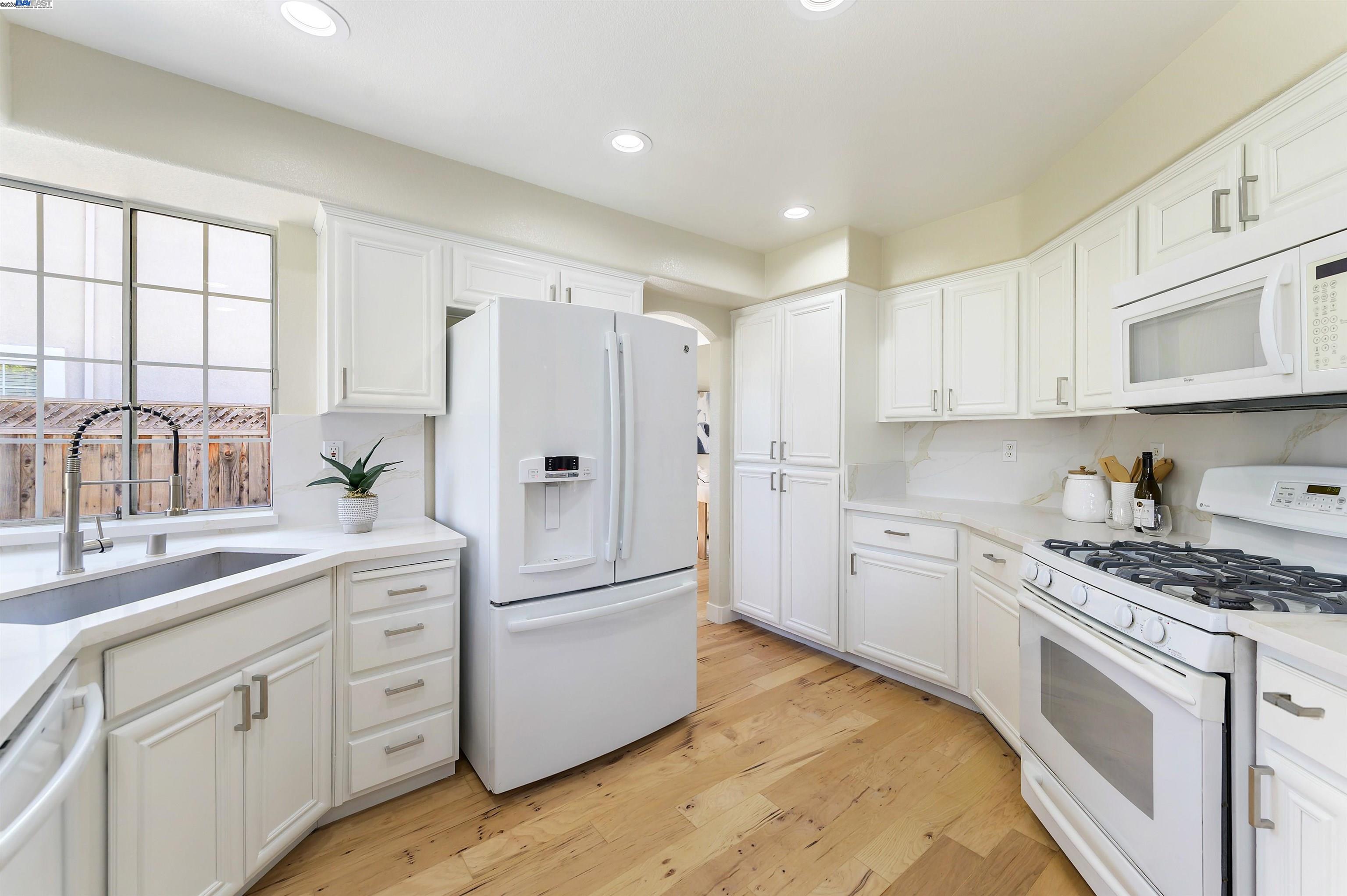 Detail Gallery Image 7 of 28 For 1121 Riviera Ct, Livermore,  CA 94551 - 4 Beds | 2/1 Baths