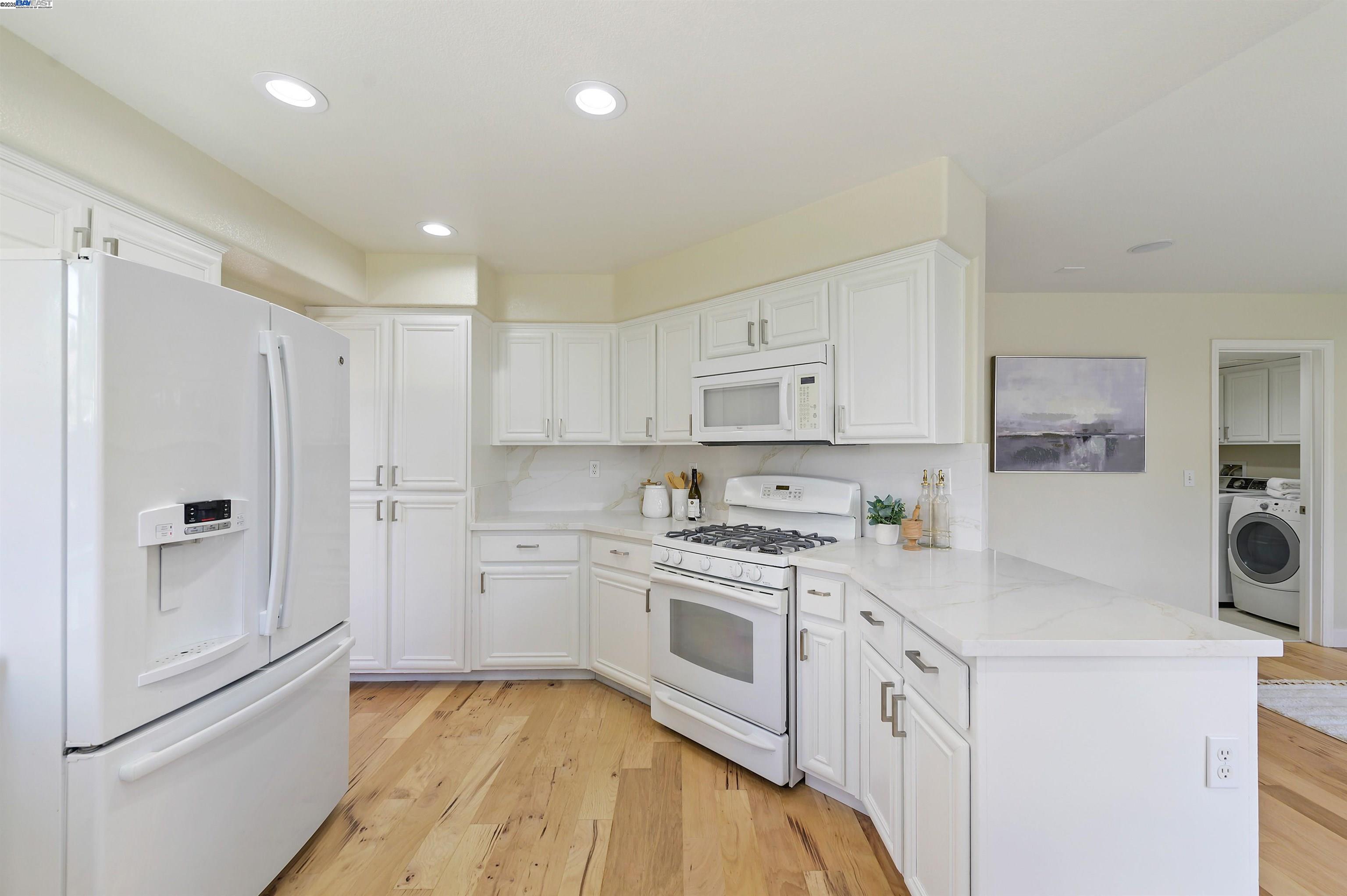 Detail Gallery Image 8 of 28 For 1121 Riviera Ct, Livermore,  CA 94551 - 4 Beds | 2/1 Baths