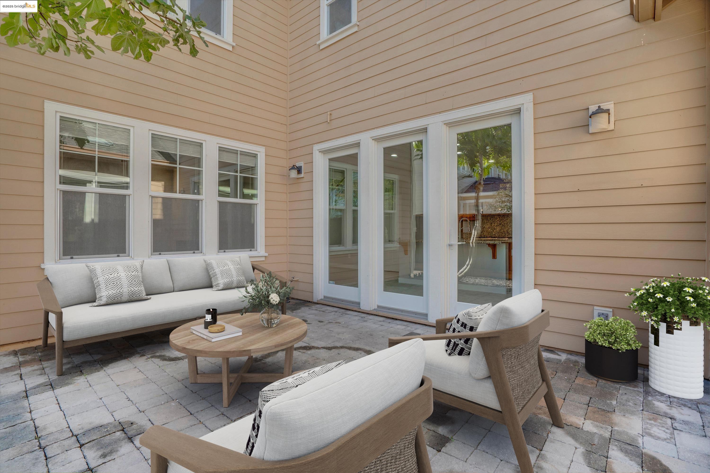 Detail Gallery Image 2 of 51 For 1002 Flagship Dr, Vallejo,  CA 94592 - 3 Beds | 2/1 Baths