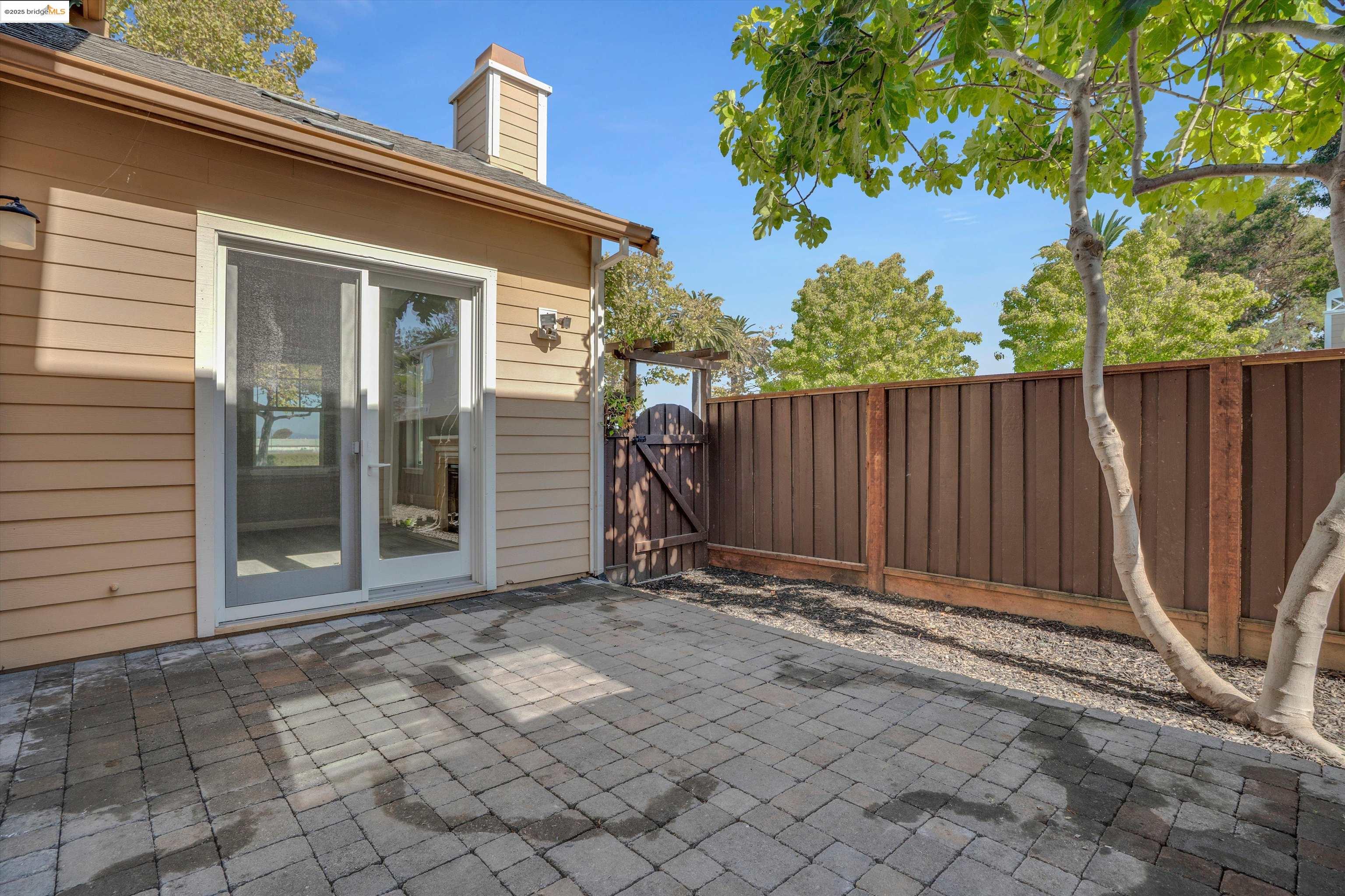 Detail Gallery Image 15 of 51 For 1002 Flagship Dr, Vallejo,  CA 94592 - 3 Beds | 2/1 Baths