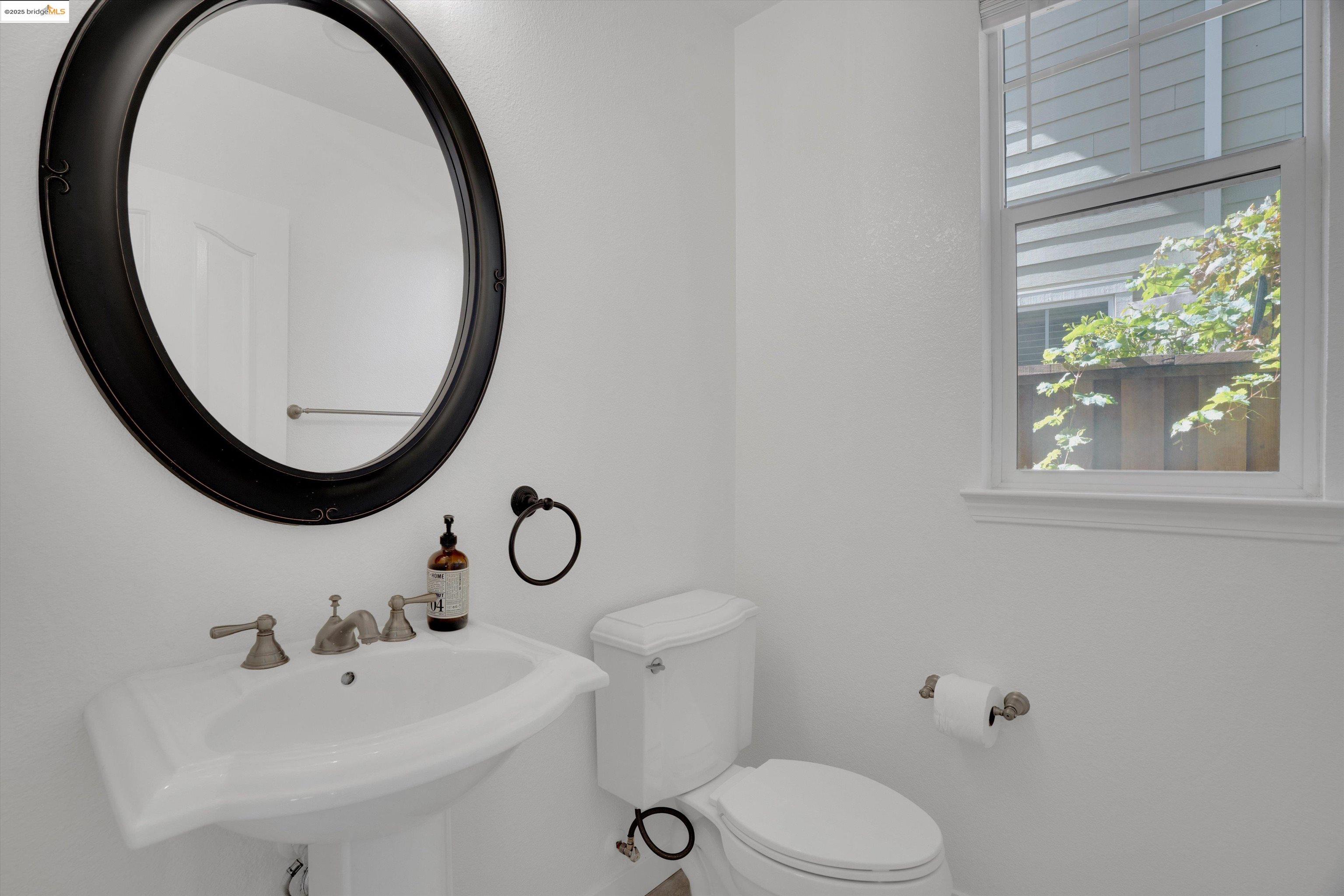 Detail Gallery Image 25 of 51 For 1002 Flagship Dr, Vallejo,  CA 94592 - 3 Beds | 2/1 Baths