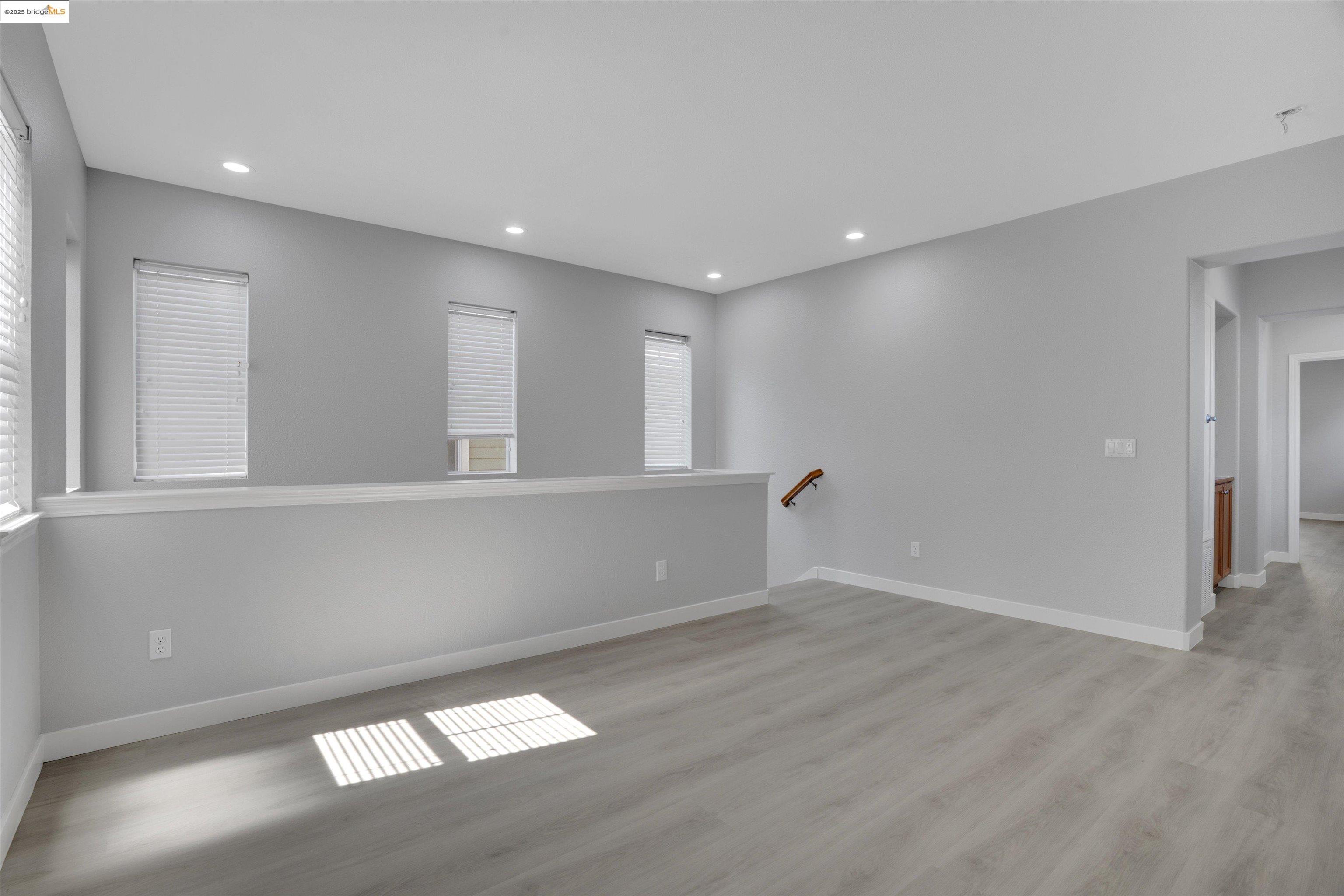 Detail Gallery Image 29 of 51 For 1002 Flagship Dr, Vallejo,  CA 94592 - 3 Beds | 2/1 Baths