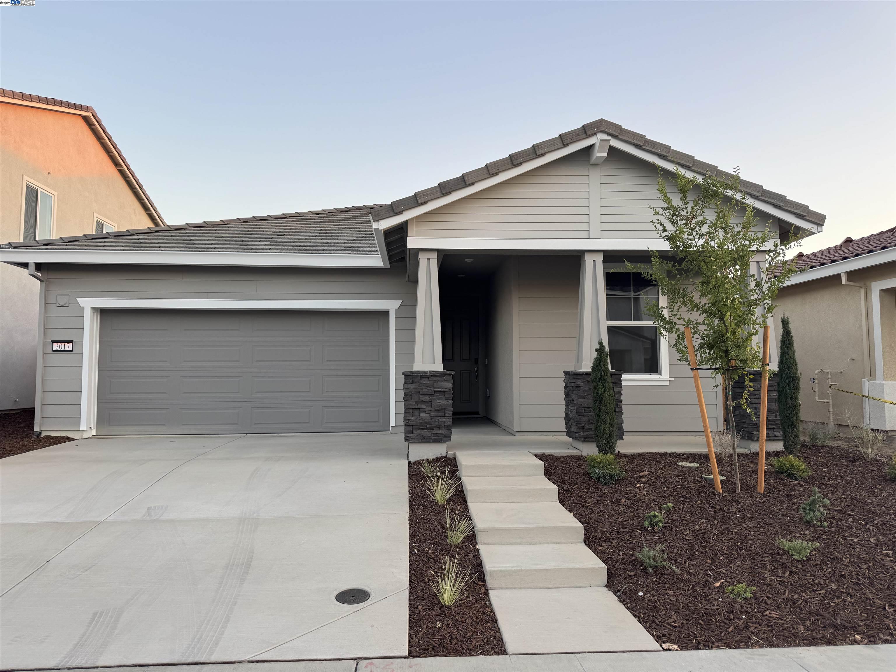 Detail Gallery Image 1 of 36 For 2017 Quartz Cove Way, Roseville,  CA 95747 - 4 Beds | 2 Baths