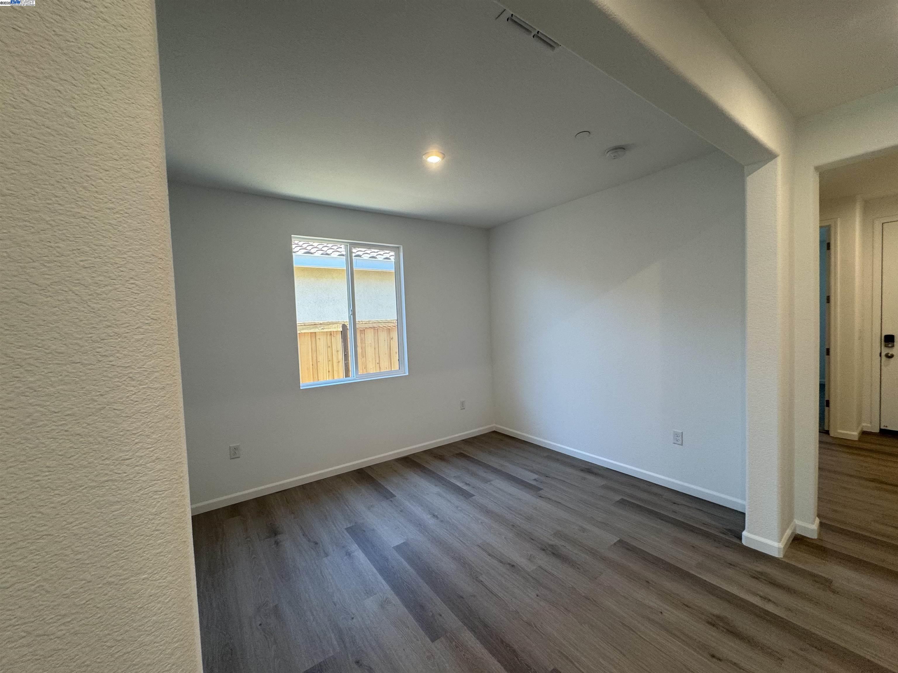 Detail Gallery Image 4 of 36 For 2017 Quartz Cove Way, Roseville,  CA 95747 - 4 Beds | 2 Baths