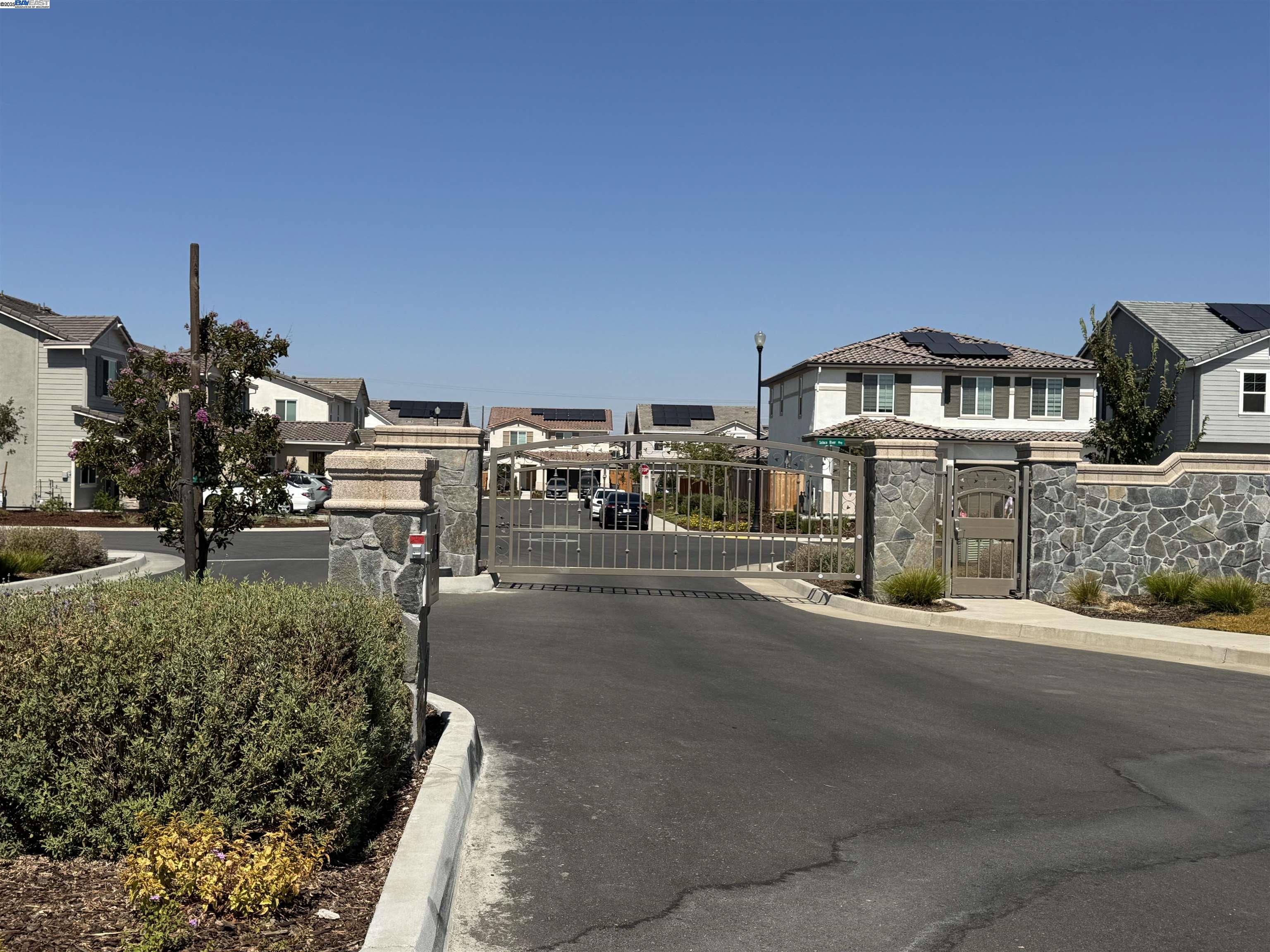 Detail Gallery Image 35 of 36 For 2017 Quartz Cove Way, Roseville,  CA 95747 - 4 Beds | 2 Baths