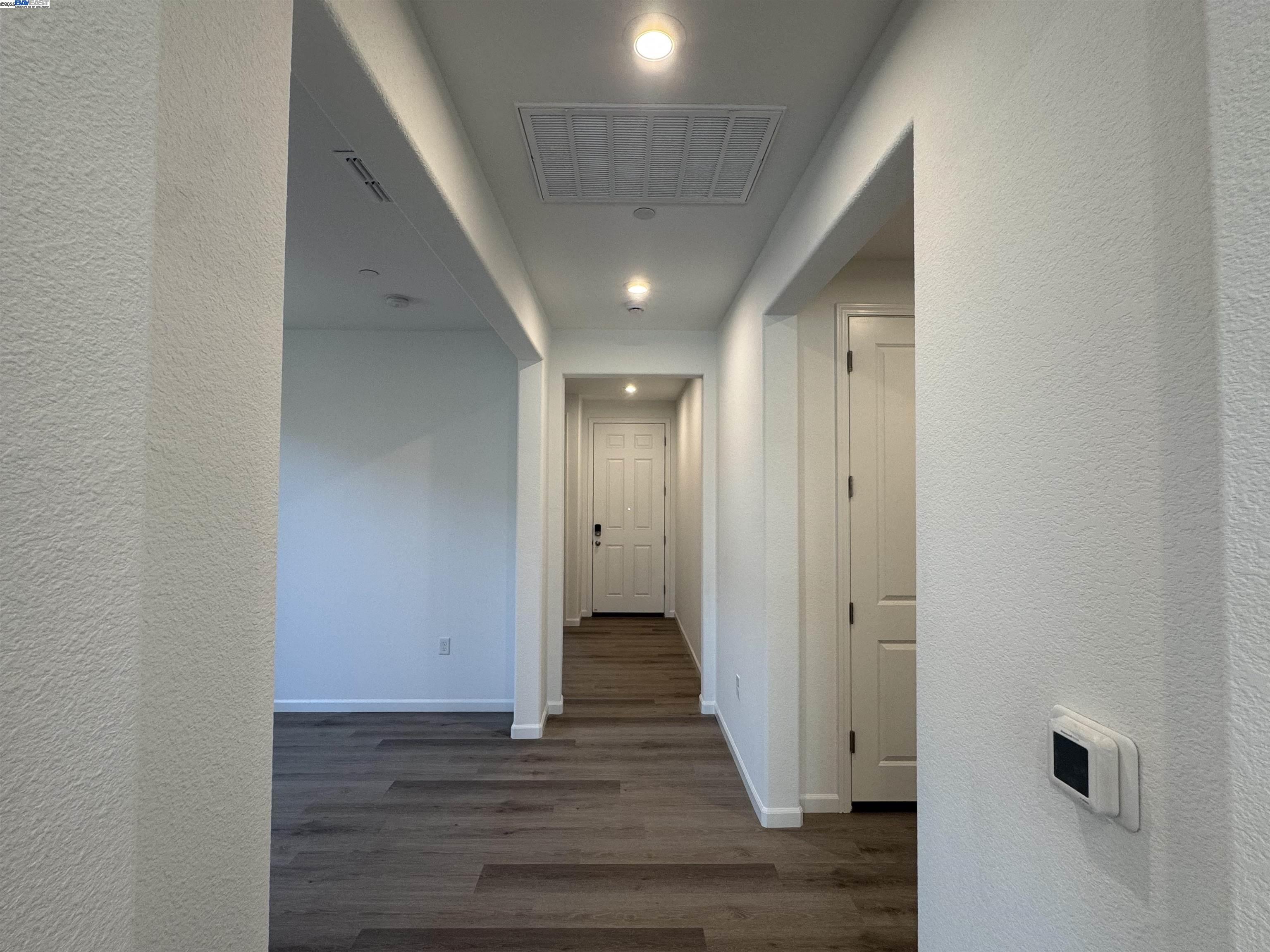Detail Gallery Image 5 of 36 For 2017 Quartz Cove Way, Roseville,  CA 95747 - 4 Beds | 2 Baths
