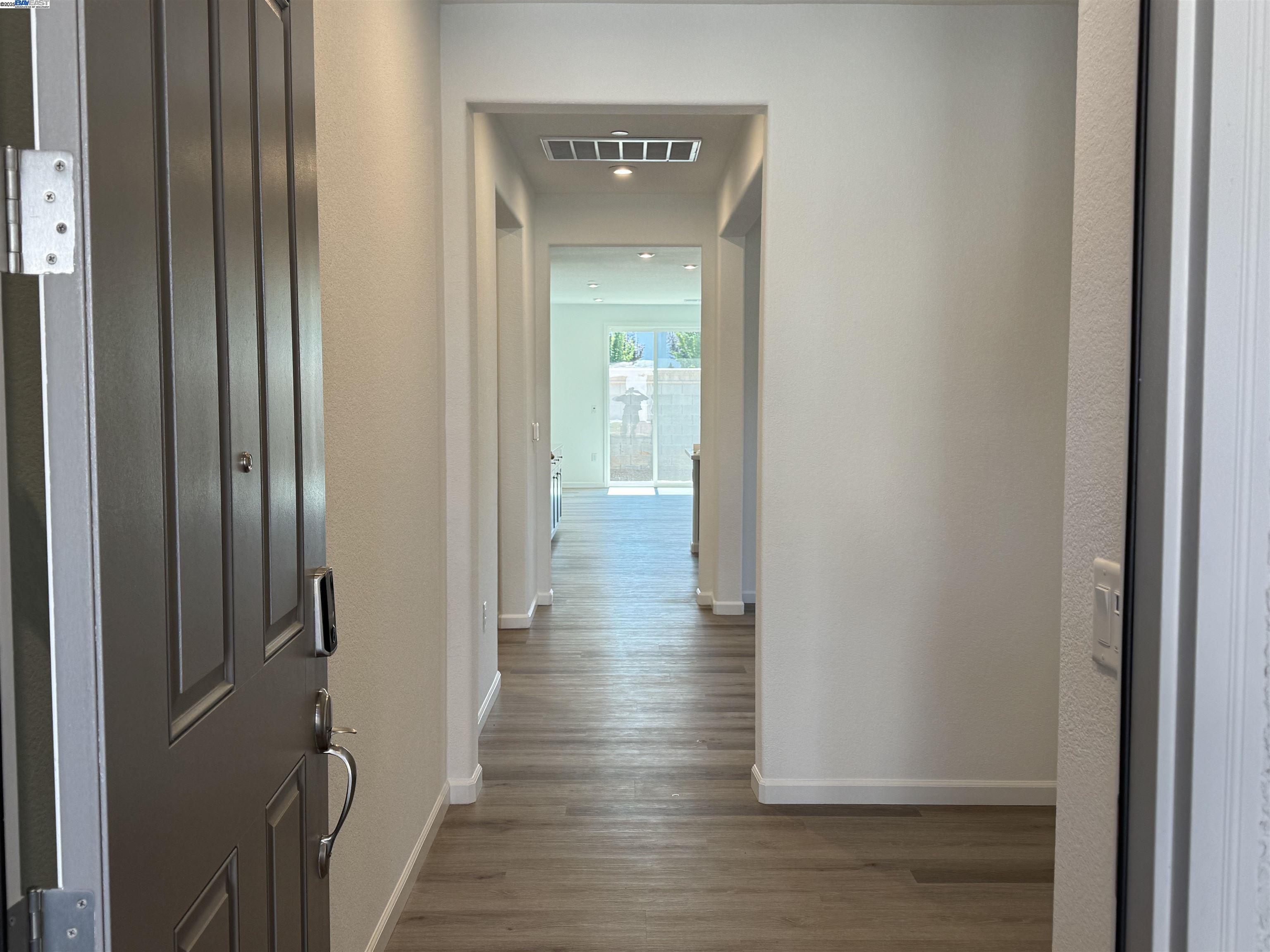 Detail Gallery Image 6 of 36 For 2017 Quartz Cove Way, Roseville,  CA 95747 - 4 Beds | 2 Baths