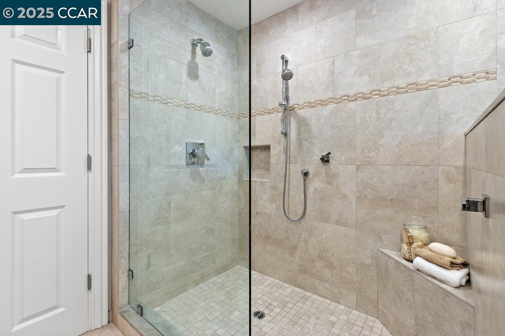 Detail Gallery Image 35 of 60 For 3949 Canyon Dr, Lafayette,  CA 94549-2701 - 5 Beds | 5/1 Baths