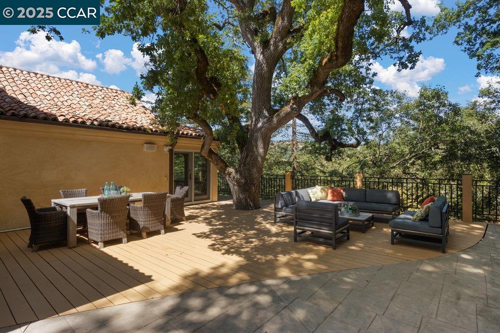 Detail Gallery Image 49 of 60 For 3949 Canyon Dr, Lafayette,  CA 94549-2701 - 5 Beds | 5/1 Baths