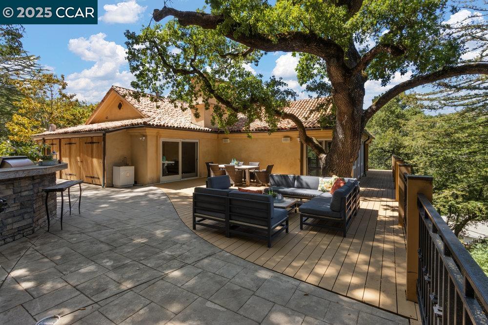 Detail Gallery Image 50 of 60 For 3949 Canyon Dr, Lafayette,  CA 94549-2701 - 5 Beds | 5/1 Baths