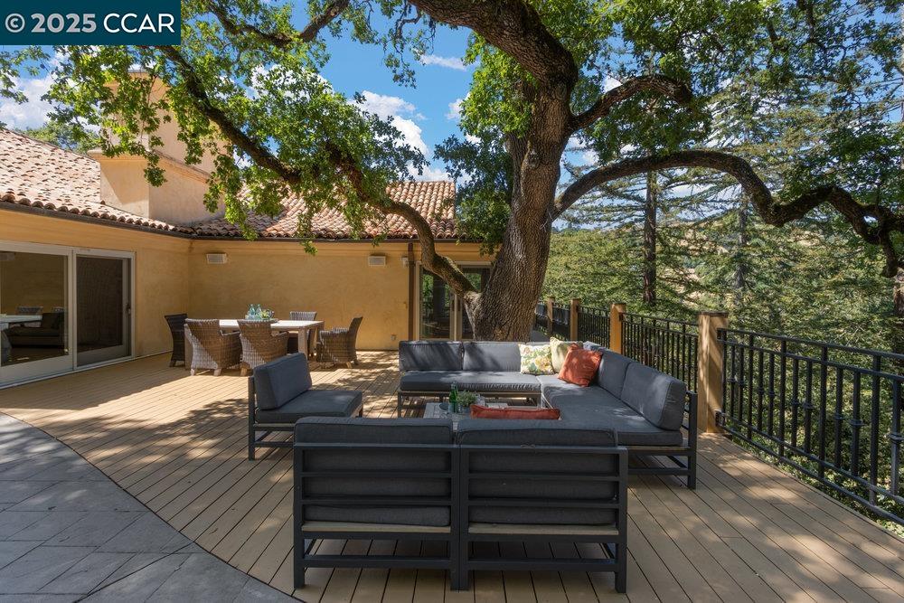 Detail Gallery Image 51 of 60 For 3949 Canyon Dr, Lafayette,  CA 94549-2701 - 5 Beds | 5/1 Baths