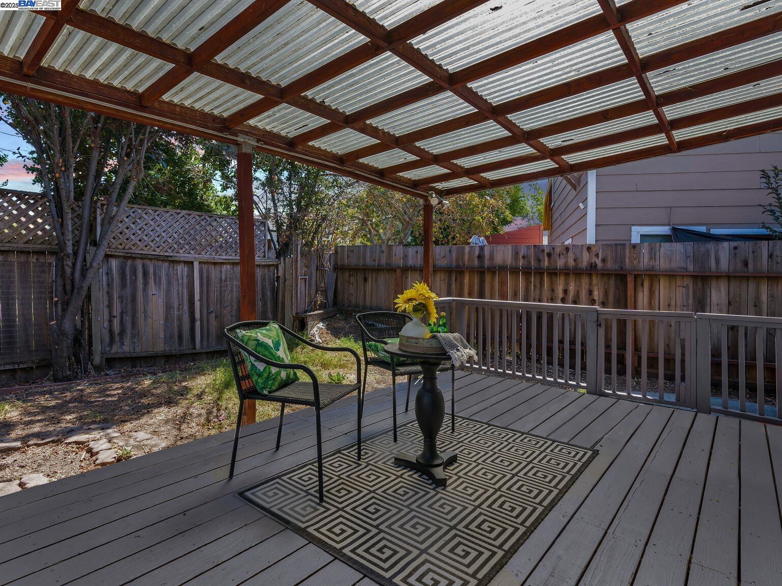Detail Gallery Image 3 of 21 For 130 12th St, Vallejo,  CA 94590 - 3 Beds | 1 Baths