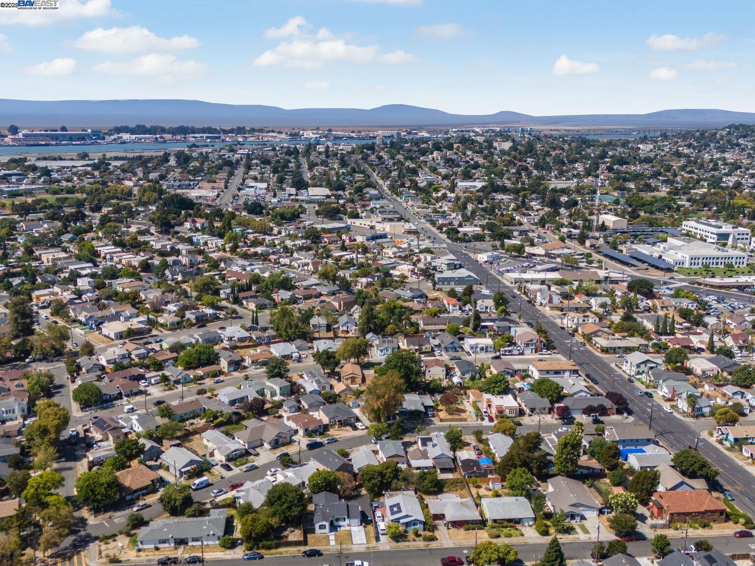 Detail Gallery Image 4 of 21 For 130 12th St, Vallejo,  CA 94590 - 3 Beds | 1 Baths