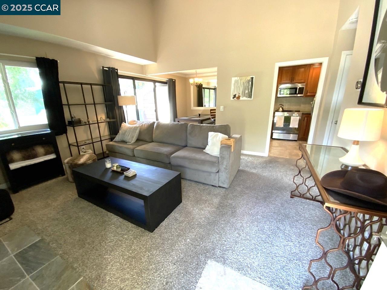 Detail Gallery Image 1 of 27 For 205 Compton Cir #B,  San Ramon,  CA 94583 - 1 Beds | 1 Baths