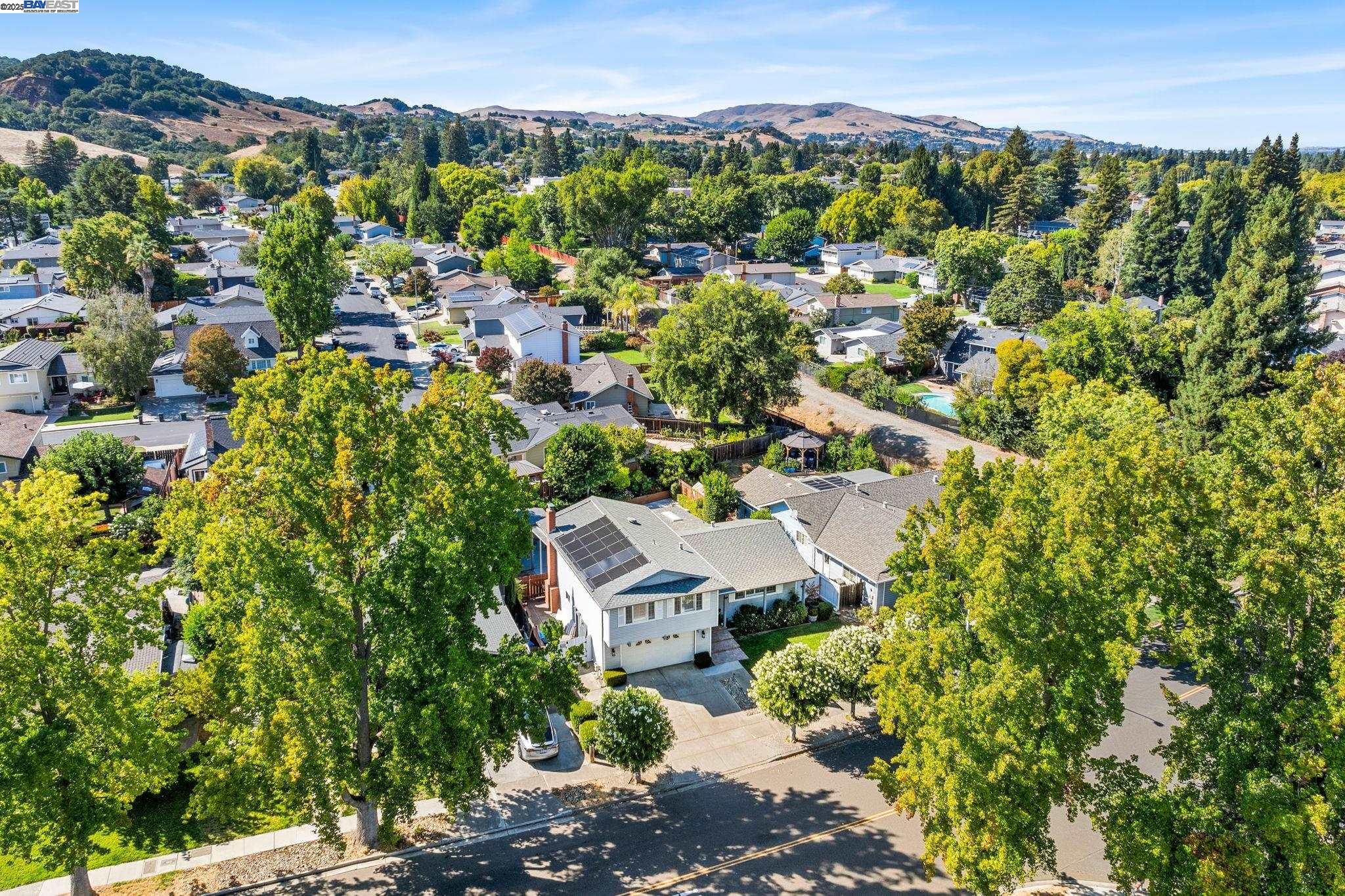 Detail Gallery Image 2 of 52 For 4336 Muirwood Dr, Pleasanton,  CA 94588 - 4 Beds | 2/1 Baths