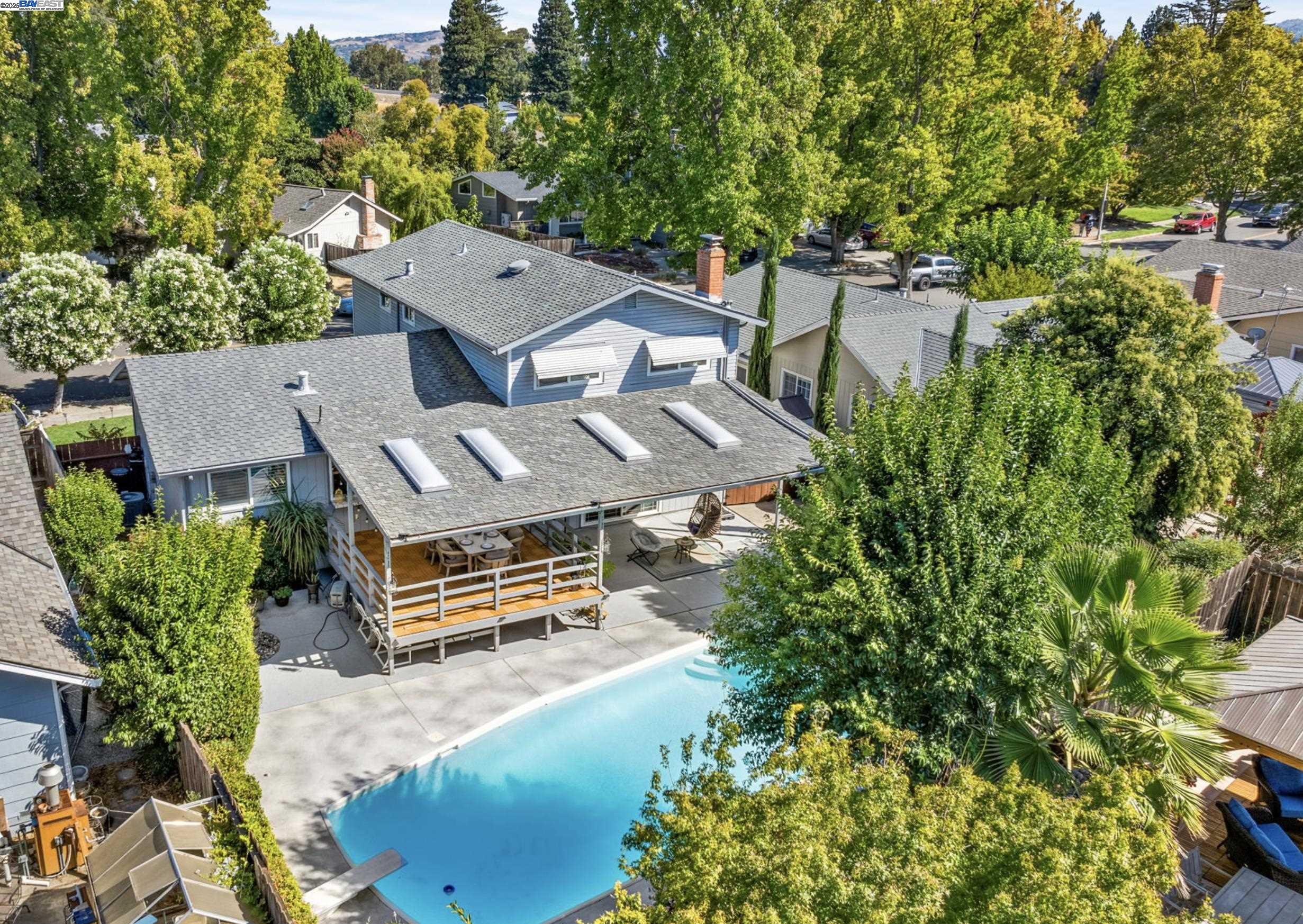 Detail Gallery Image 3 of 52 For 4336 Muirwood Dr, Pleasanton,  CA 94588 - 4 Beds | 2/1 Baths