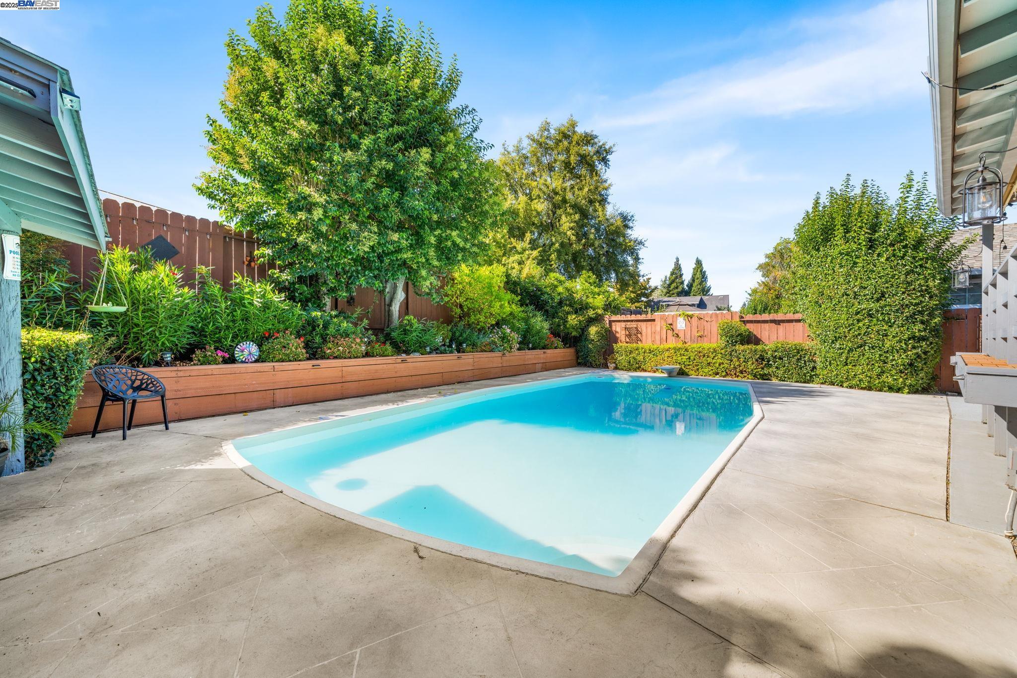 Detail Gallery Image 31 of 52 For 4336 Muirwood Dr, Pleasanton,  CA 94588 - 4 Beds | 2/1 Baths