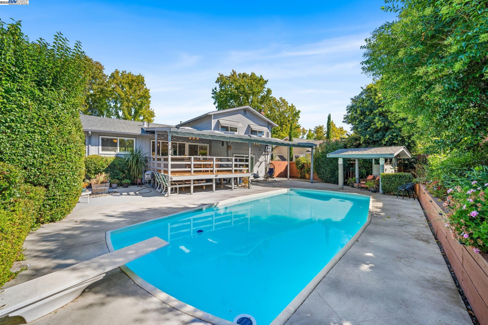Detail Gallery Image 32 of 52 For 4336 Muirwood Dr, Pleasanton,  CA 94588 - 4 Beds | 2/1 Baths