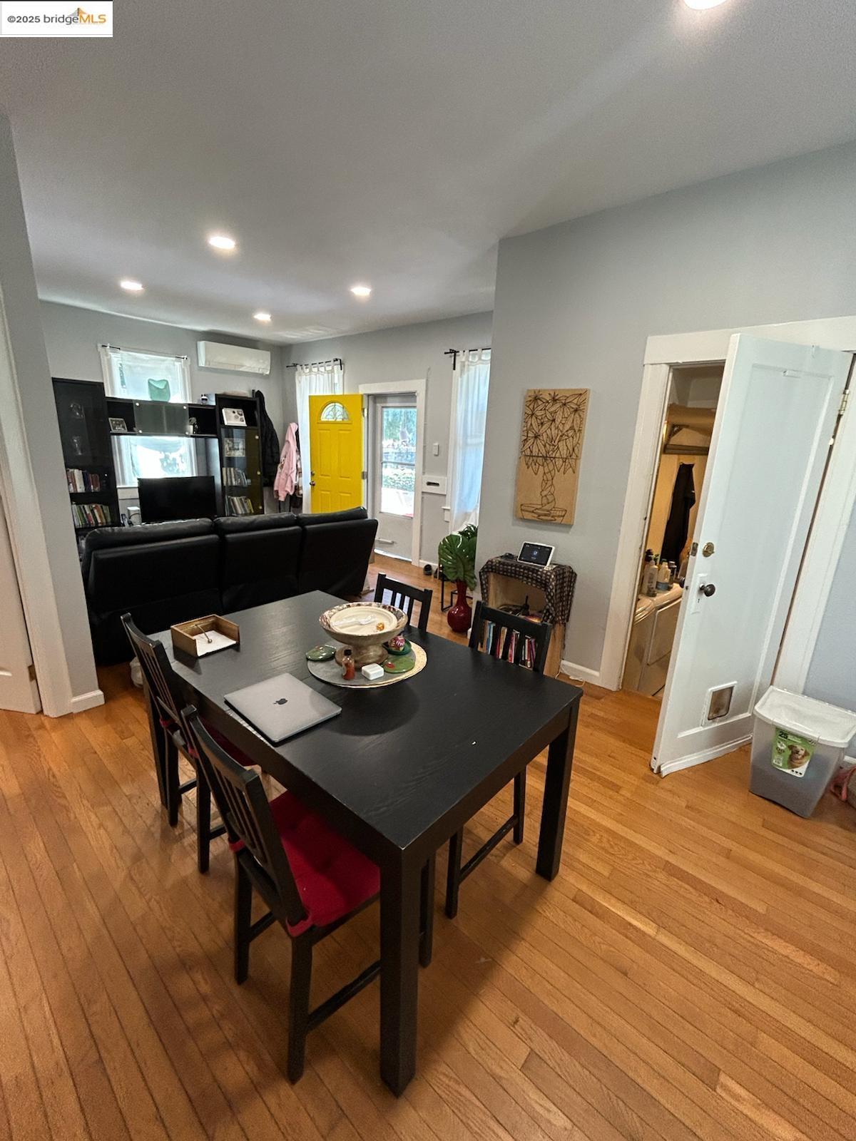 Detail Gallery Image 4 of 12 For 2816 Viola St, Oakland,  CA 94619 - 1 Beds | 1 Baths