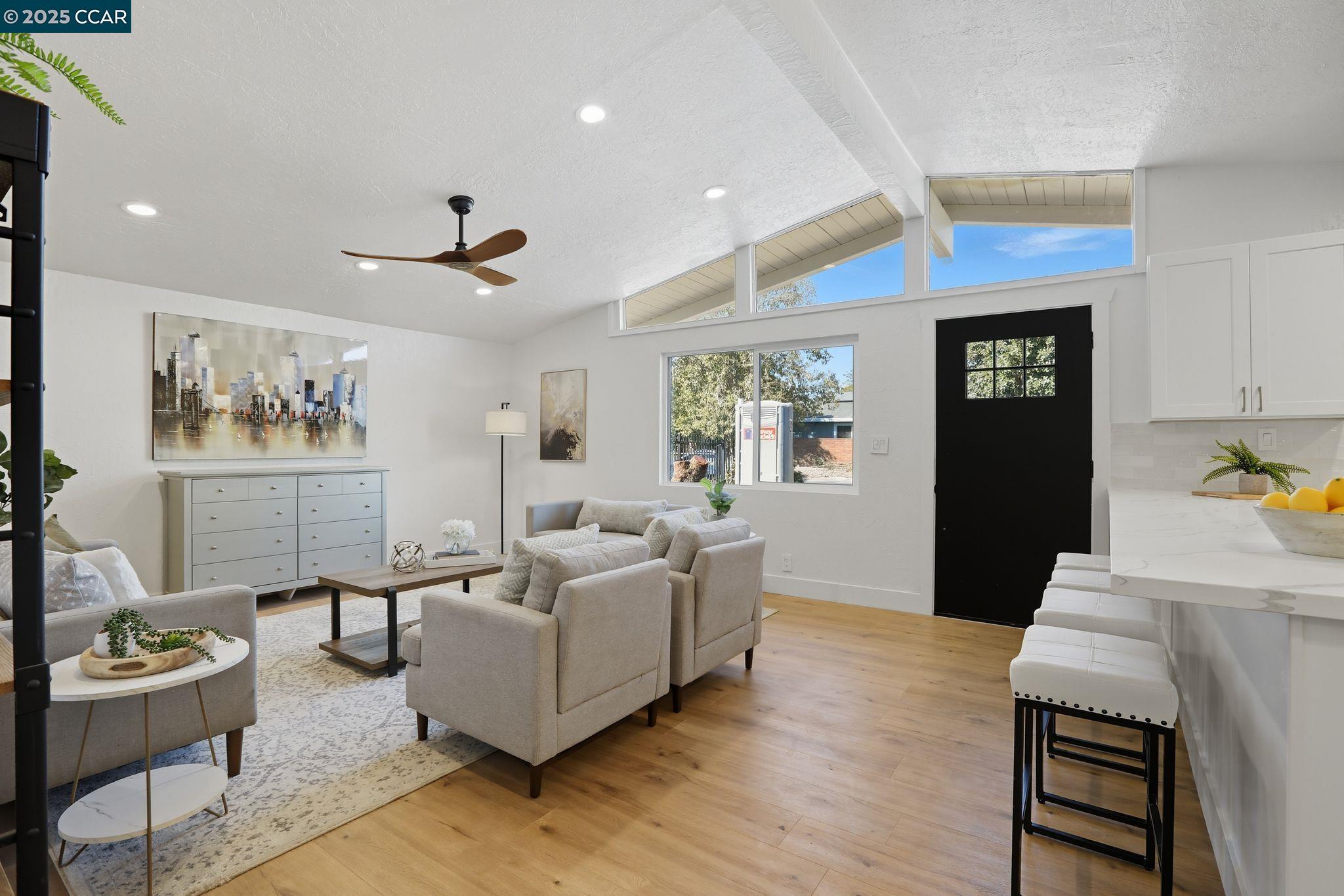 Detail Gallery Image 3 of 24 For 5813 42nd St, Sacramento,  CA 95824 - 3 Beds | 1 Baths