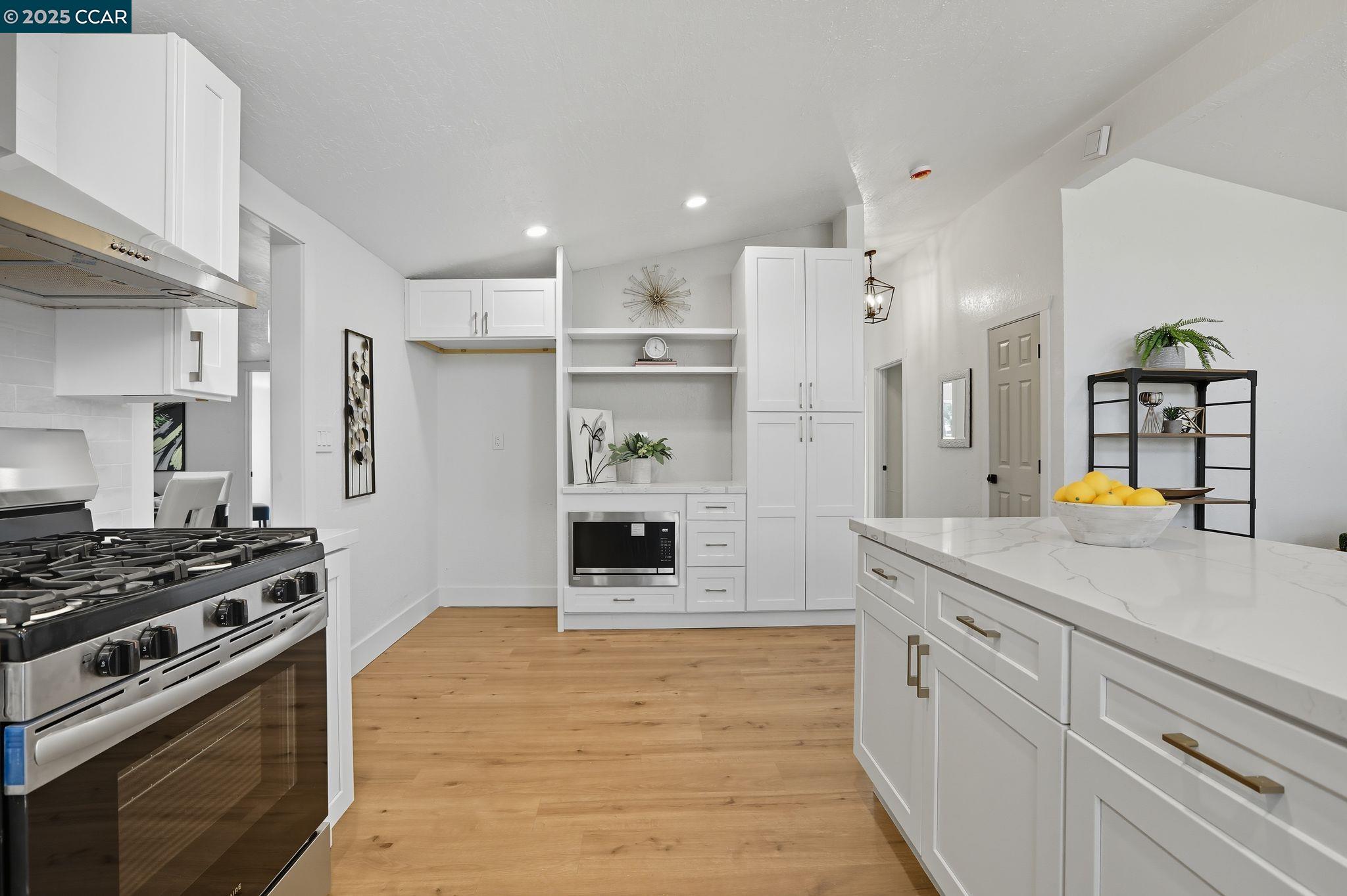 Detail Gallery Image 8 of 24 For 5813 42nd St, Sacramento,  CA 95824 - 3 Beds | 1 Baths
