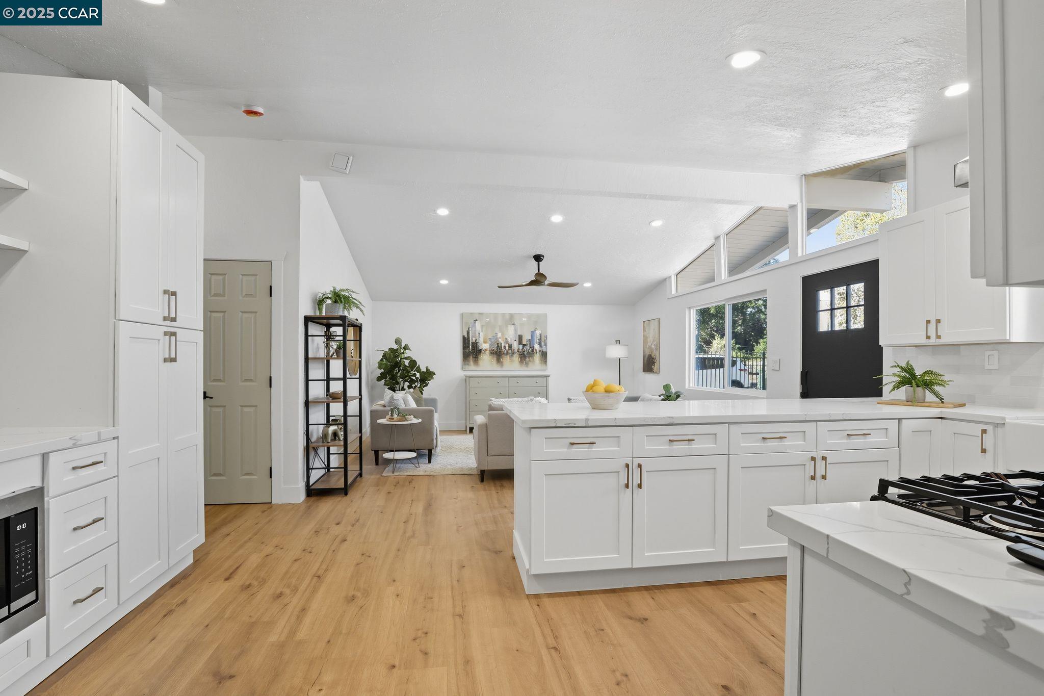 Detail Gallery Image 9 of 24 For 5813 42nd St, Sacramento,  CA 95824 - 3 Beds | 1 Baths
