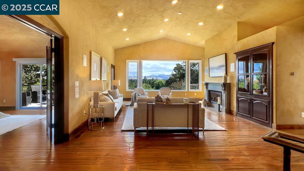 Detail Gallery Image 3 of 60 For 800 Hamilton Dr, Pleasant Hill,  CA 94523 - 4 Beds | 4 Baths