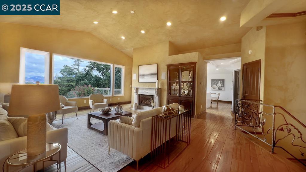 Detail Gallery Image 4 of 60 For 800 Hamilton Dr, Pleasant Hill,  CA 94523 - 4 Beds | 4 Baths