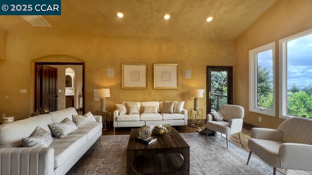 Detail Gallery Image 6 of 60 For 800 Hamilton Dr, Pleasant Hill,  CA 94523 - 4 Beds | 4 Baths