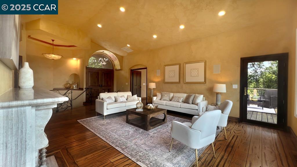 Detail Gallery Image 7 of 60 For 800 Hamilton Dr, Pleasant Hill,  CA 94523 - 4 Beds | 4 Baths