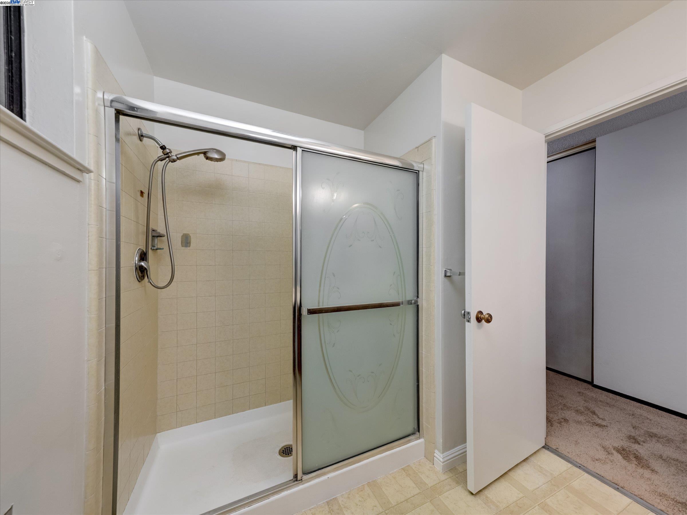 Detail Gallery Image 11 of 20 For 1430 Gordon St, Redwood City,  CA 94061 - 3 Beds | 2/1 Baths