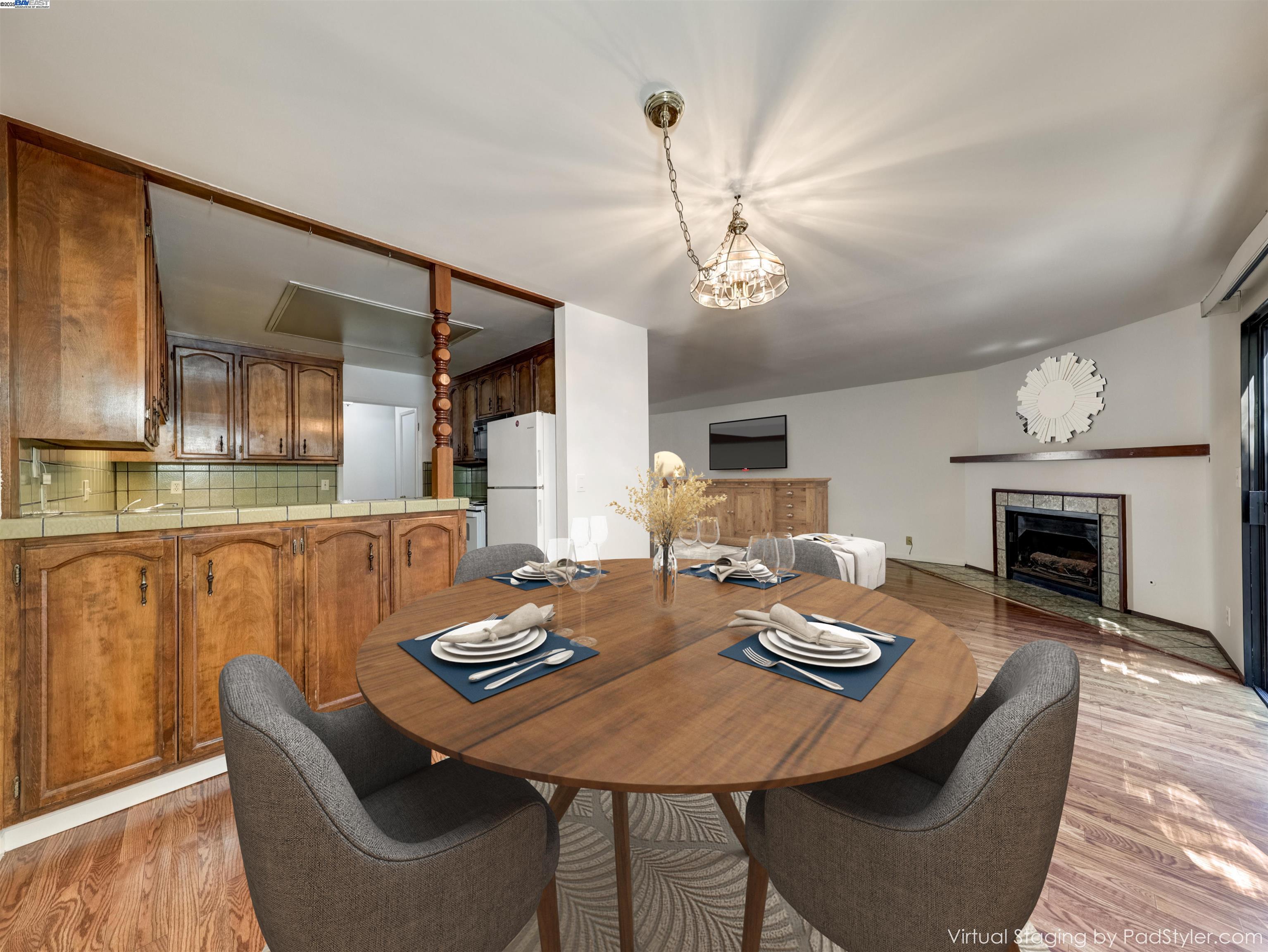 Detail Gallery Image 5 of 20 For 1430 Gordon St, Redwood City,  CA 94061 - 3 Beds | 2/1 Baths