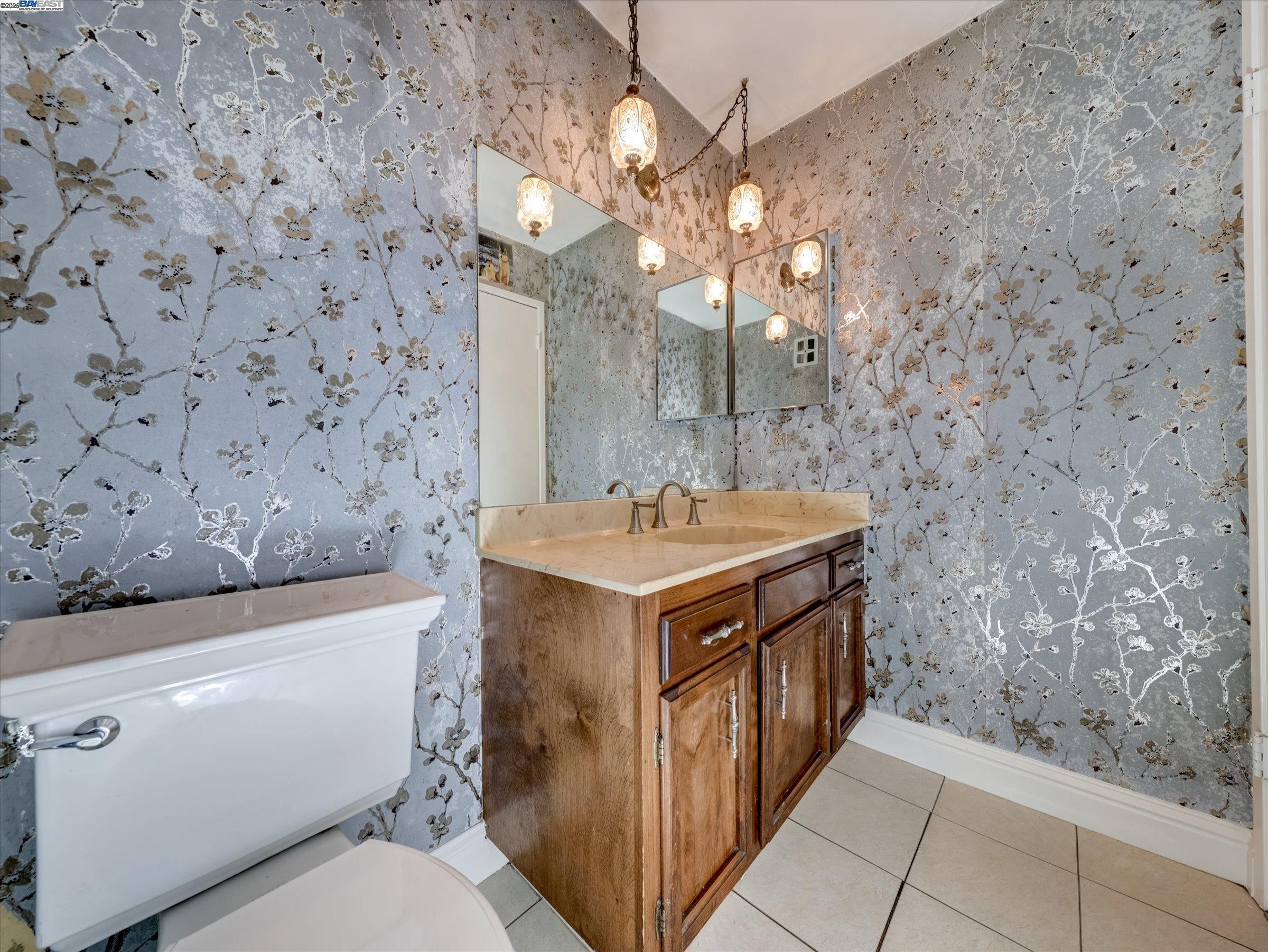 Detail Gallery Image 6 of 20 For 1430 Gordon St, Redwood City,  CA 94061 - 3 Beds | 2/1 Baths