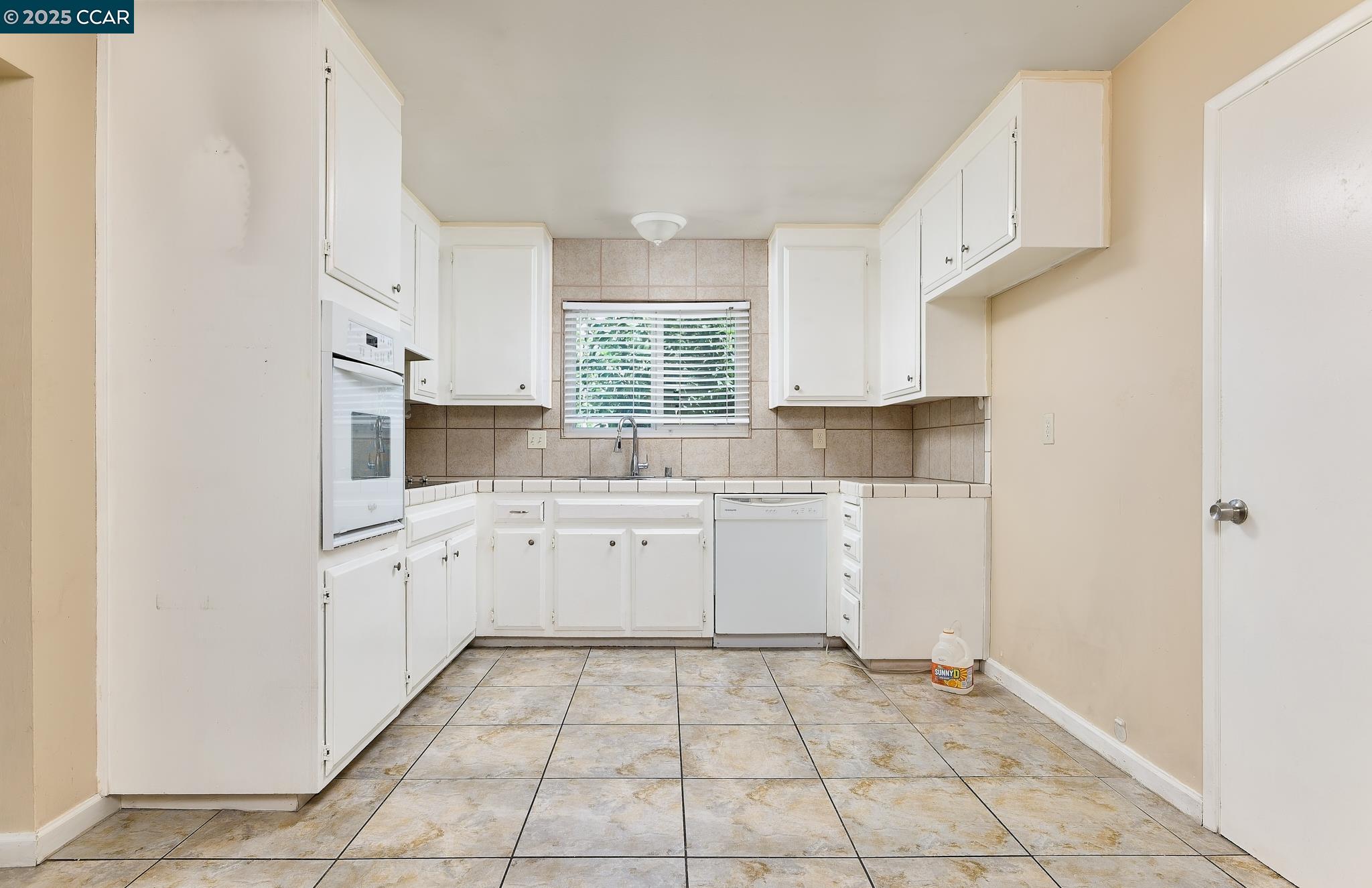 Detail Gallery Image 4 of 25 For 187 Atherton Ave, Pittsburg,  CA 94565 - 4 Beds | 2 Baths