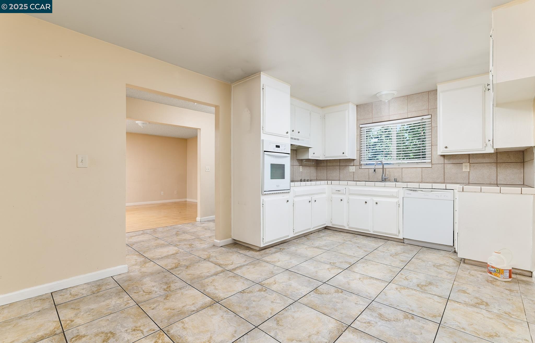 Detail Gallery Image 5 of 25 For 187 Atherton Ave, Pittsburg,  CA 94565 - 4 Beds | 2 Baths