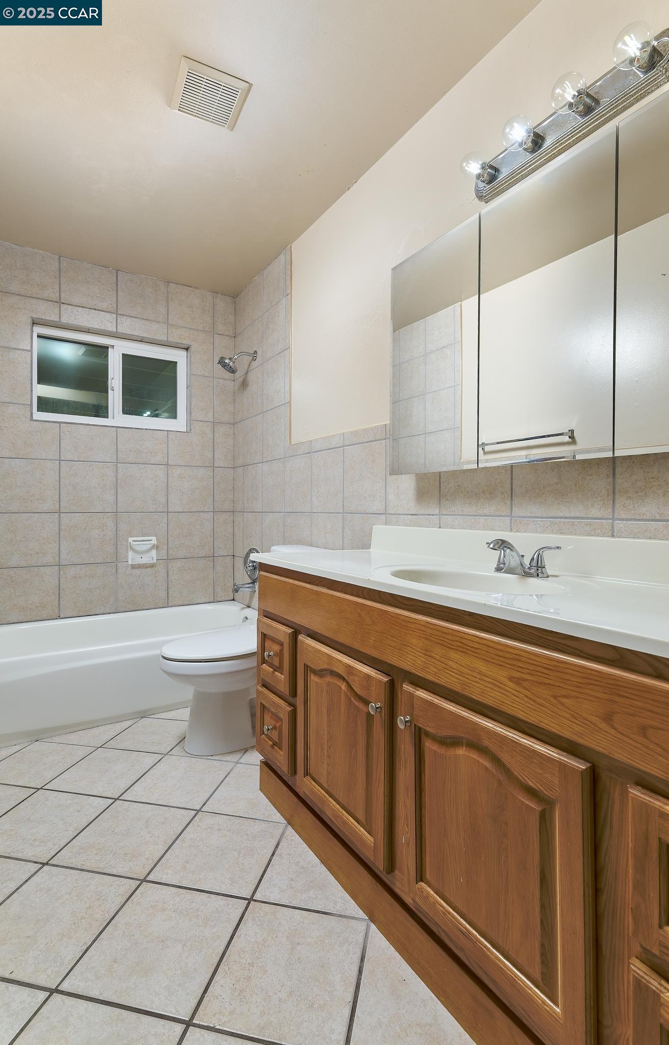Detail Gallery Image 8 of 25 For 187 Atherton Ave, Pittsburg,  CA 94565 - 4 Beds | 2 Baths