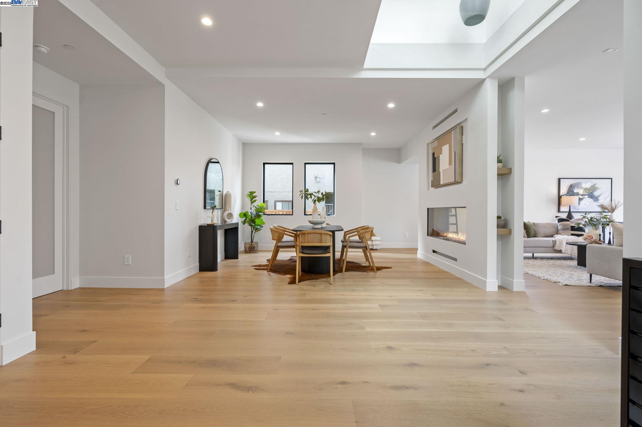 Detail Gallery Image 17 of 60 For 5883 Margarido Dr, Oakland,  CA 94618 - 5 Beds | 5/1 Baths
