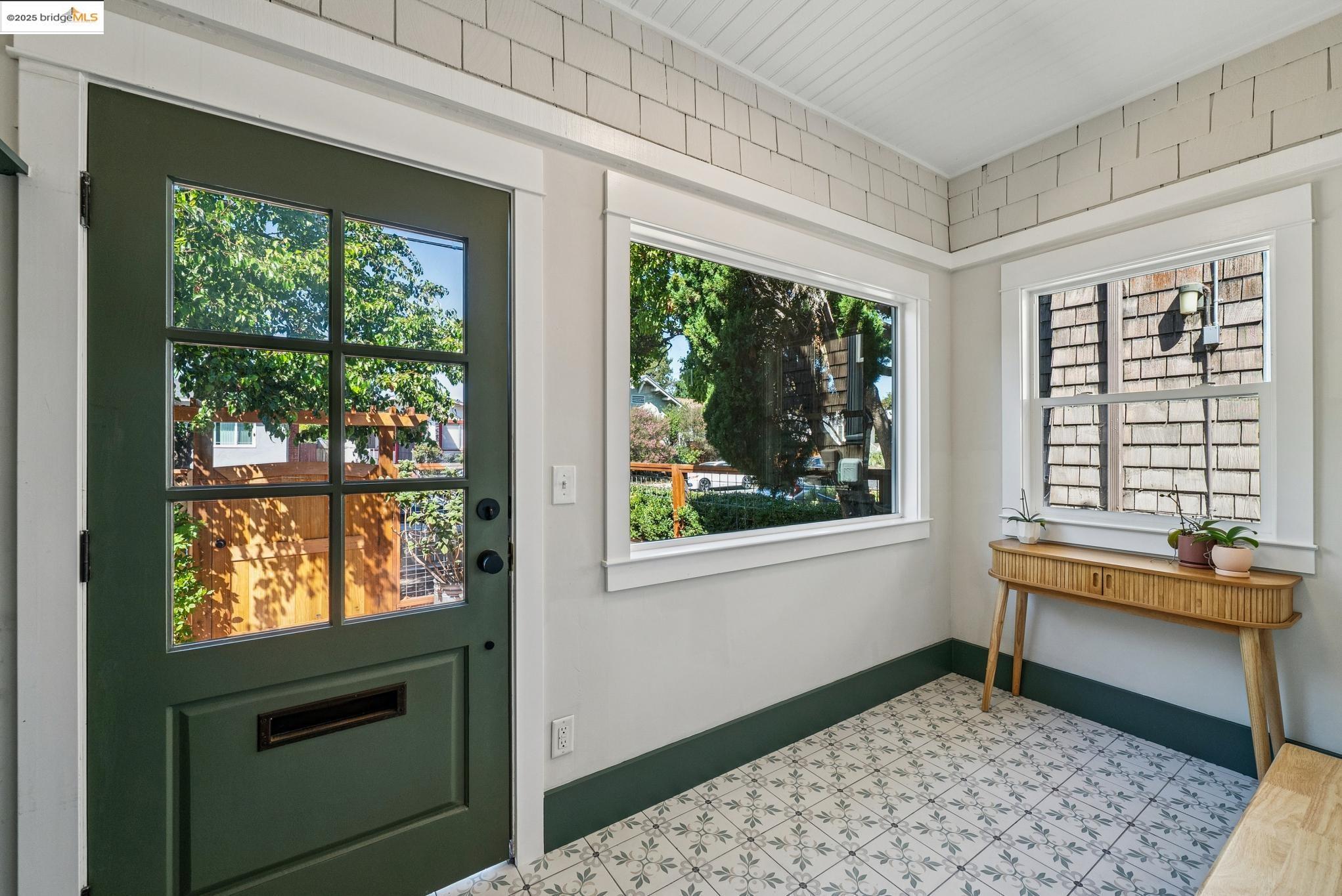 Detail Gallery Image 11 of 60 For 1112 Ward St, Berkeley,  CA 94702 - 3 Beds | 2 Baths