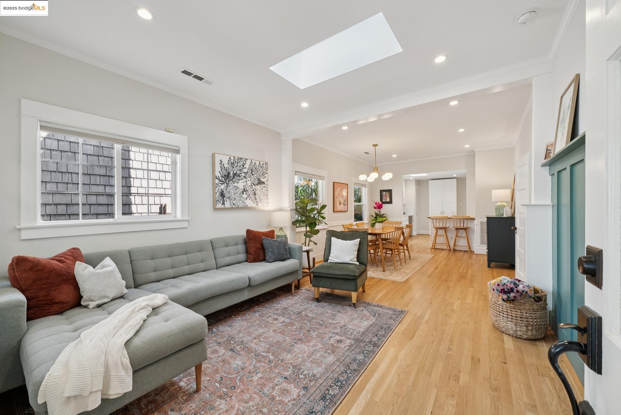 Detail Gallery Image 12 of 60 For 1112 Ward St, Berkeley,  CA 94702 - 3 Beds | 2 Baths