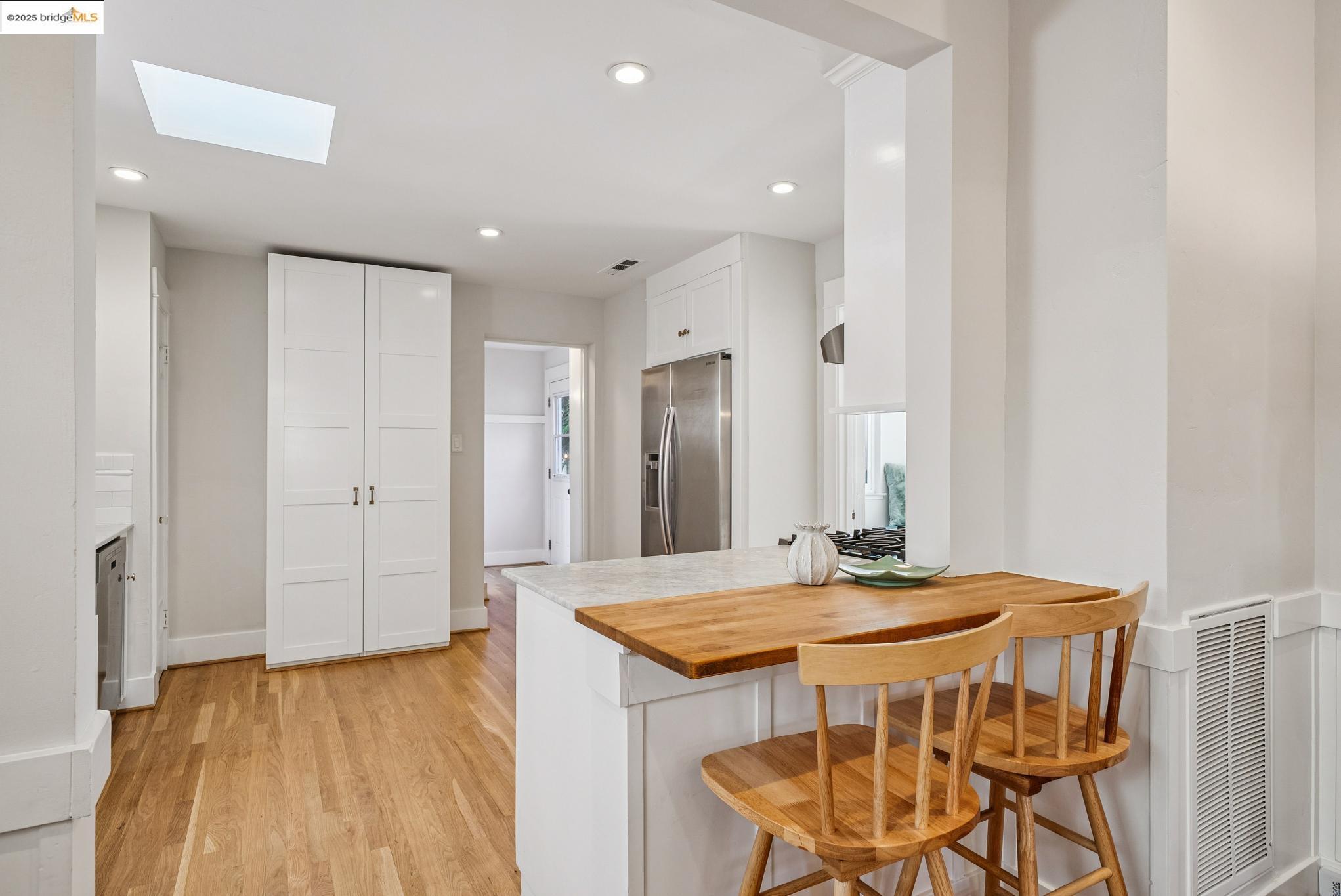 Detail Gallery Image 21 of 60 For 1112 Ward St, Berkeley,  CA 94702 - 3 Beds | 2 Baths