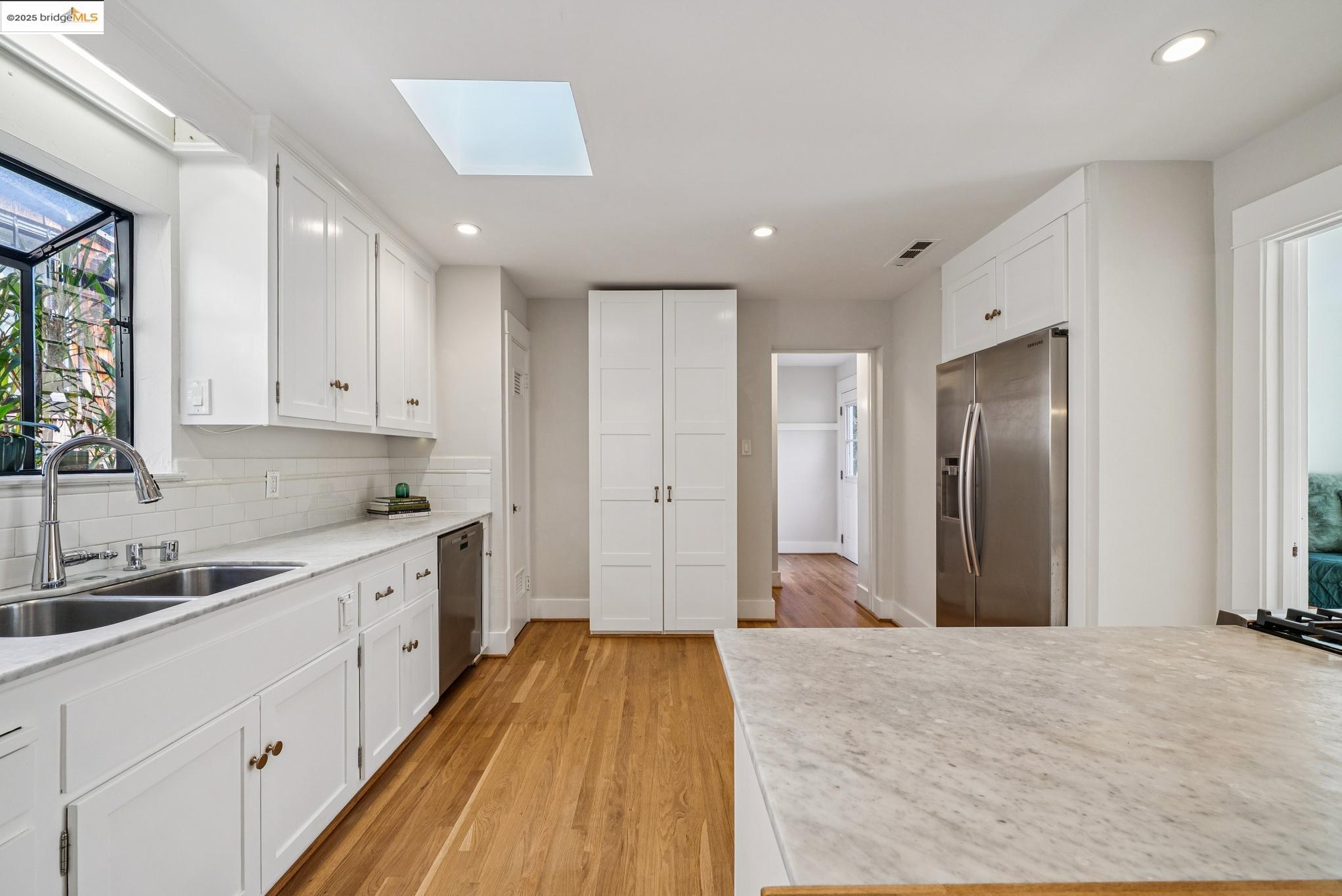Detail Gallery Image 22 of 60 For 1112 Ward St, Berkeley,  CA 94702 - 3 Beds | 2 Baths