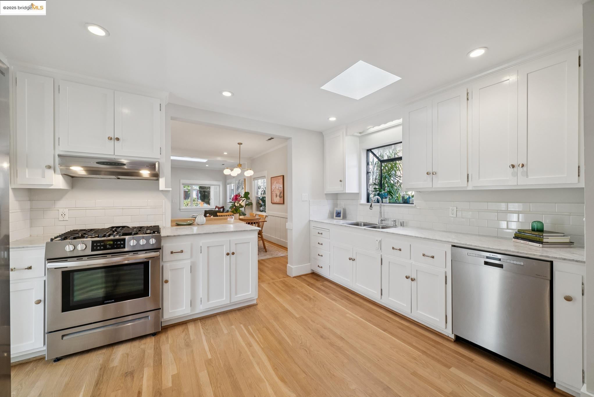Detail Gallery Image 23 of 60 For 1112 Ward St, Berkeley,  CA 94702 - 3 Beds | 2 Baths