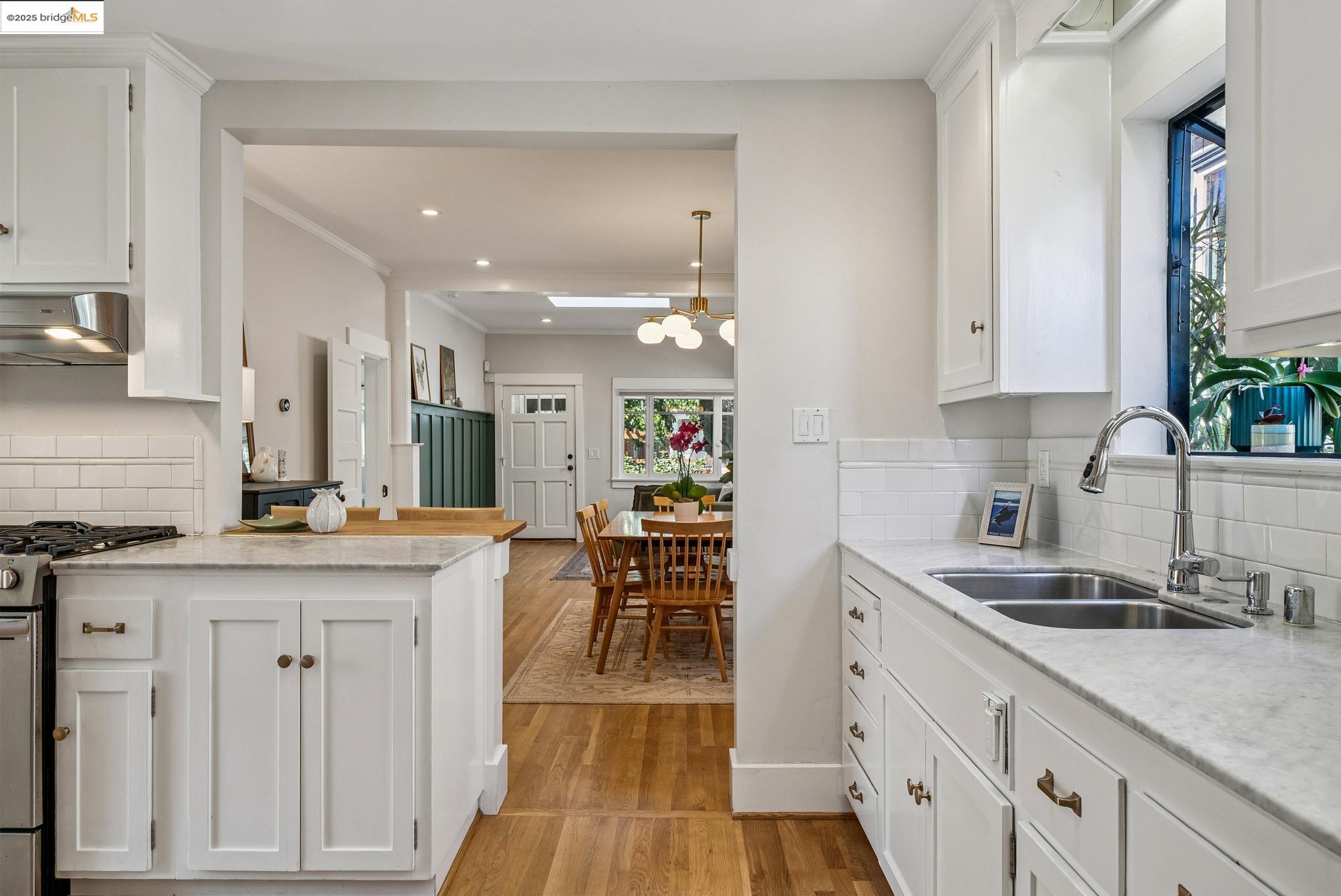 Detail Gallery Image 26 of 60 For 1112 Ward St, Berkeley,  CA 94702 - 3 Beds | 2 Baths
