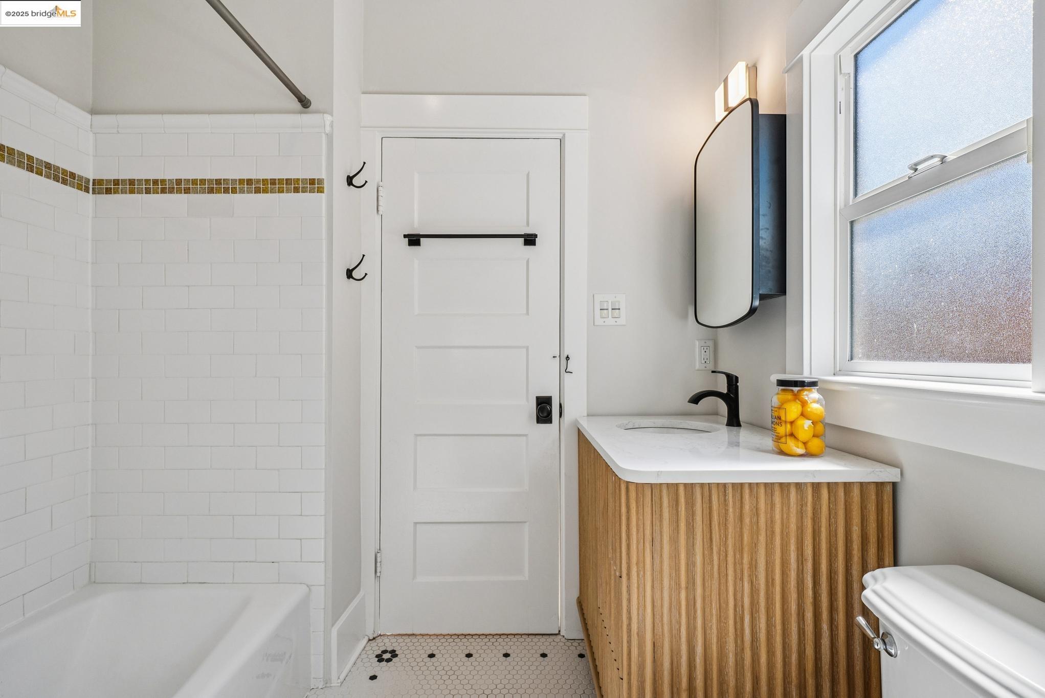 Detail Gallery Image 34 of 60 For 1112 Ward St, Berkeley,  CA 94702 - 3 Beds | 2 Baths