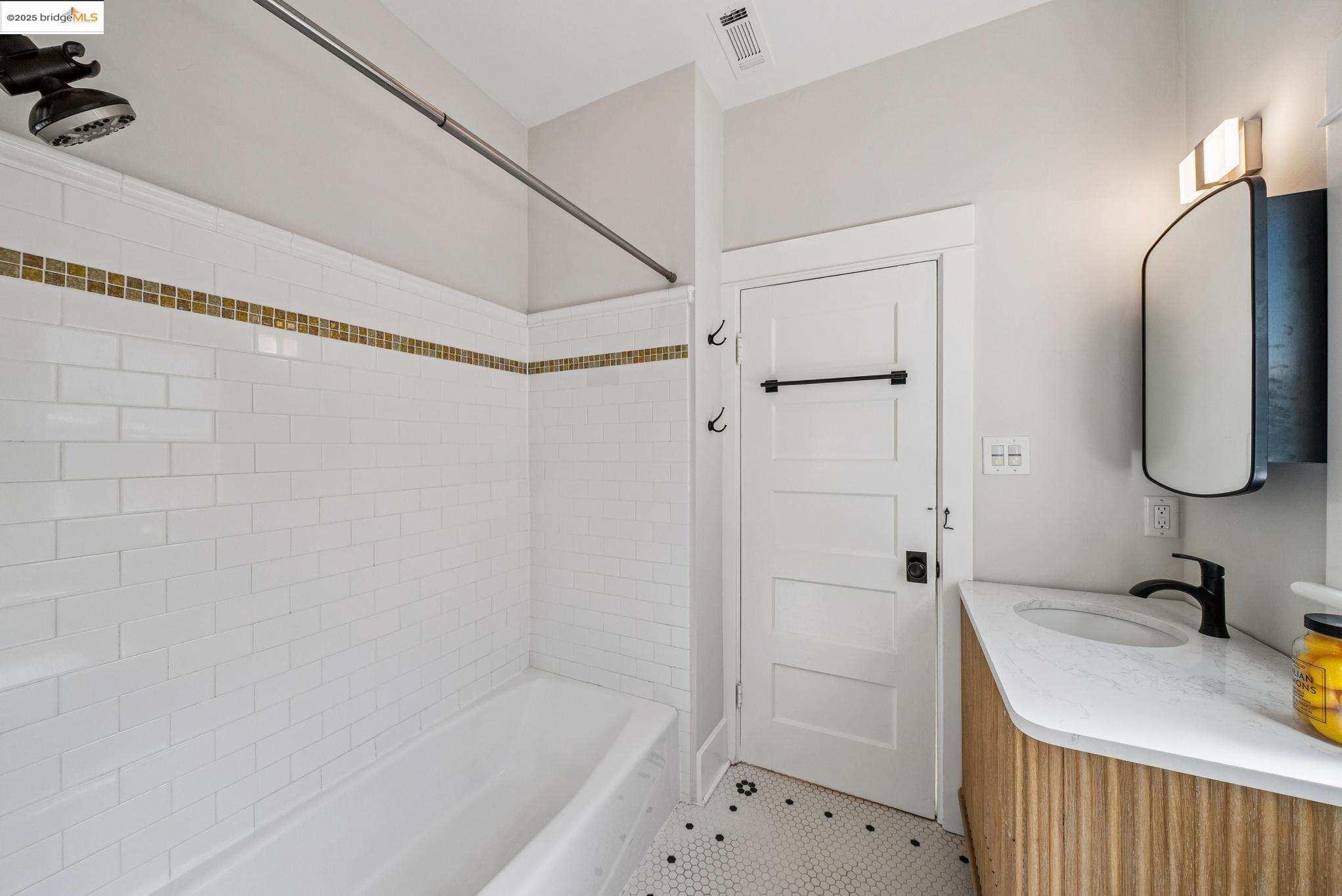Detail Gallery Image 35 of 60 For 1112 Ward St, Berkeley,  CA 94702 - 3 Beds | 2 Baths