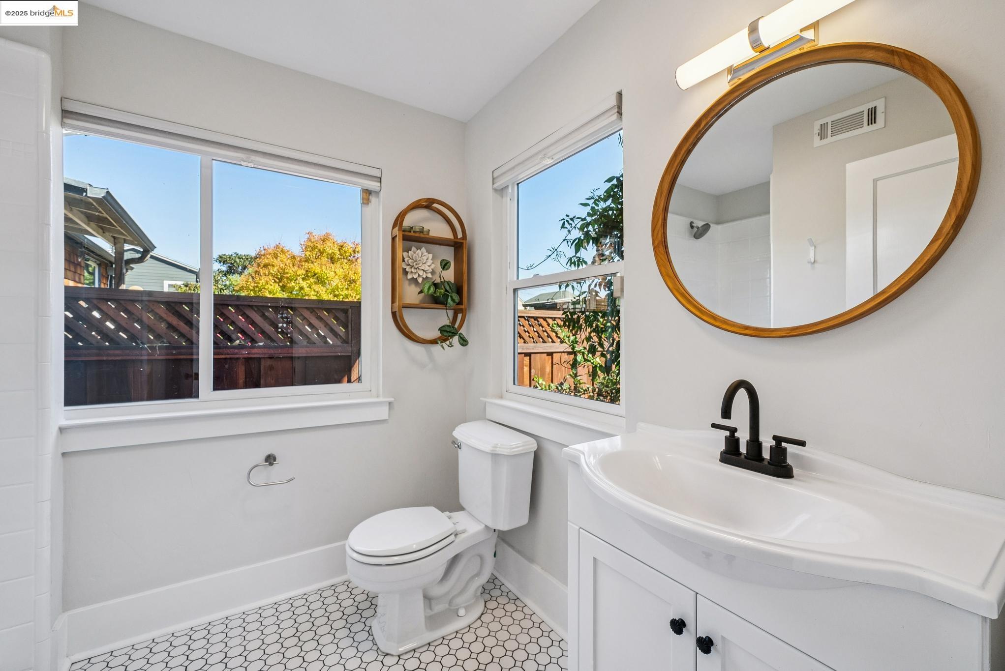Detail Gallery Image 42 of 60 For 1112 Ward St, Berkeley,  CA 94702 - 3 Beds | 2 Baths