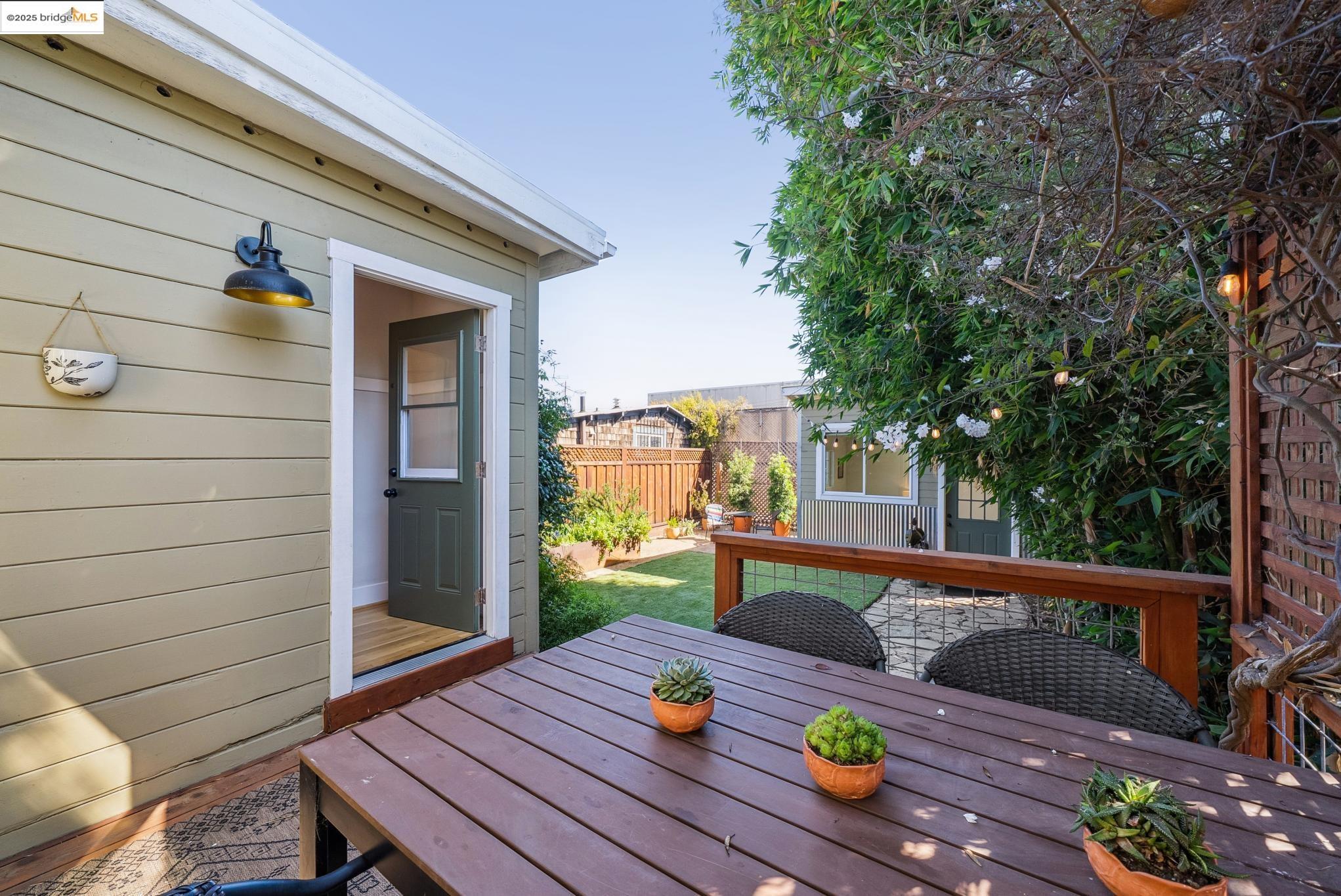 Detail Gallery Image 48 of 60 For 1112 Ward St, Berkeley,  CA 94702 - 3 Beds | 2 Baths