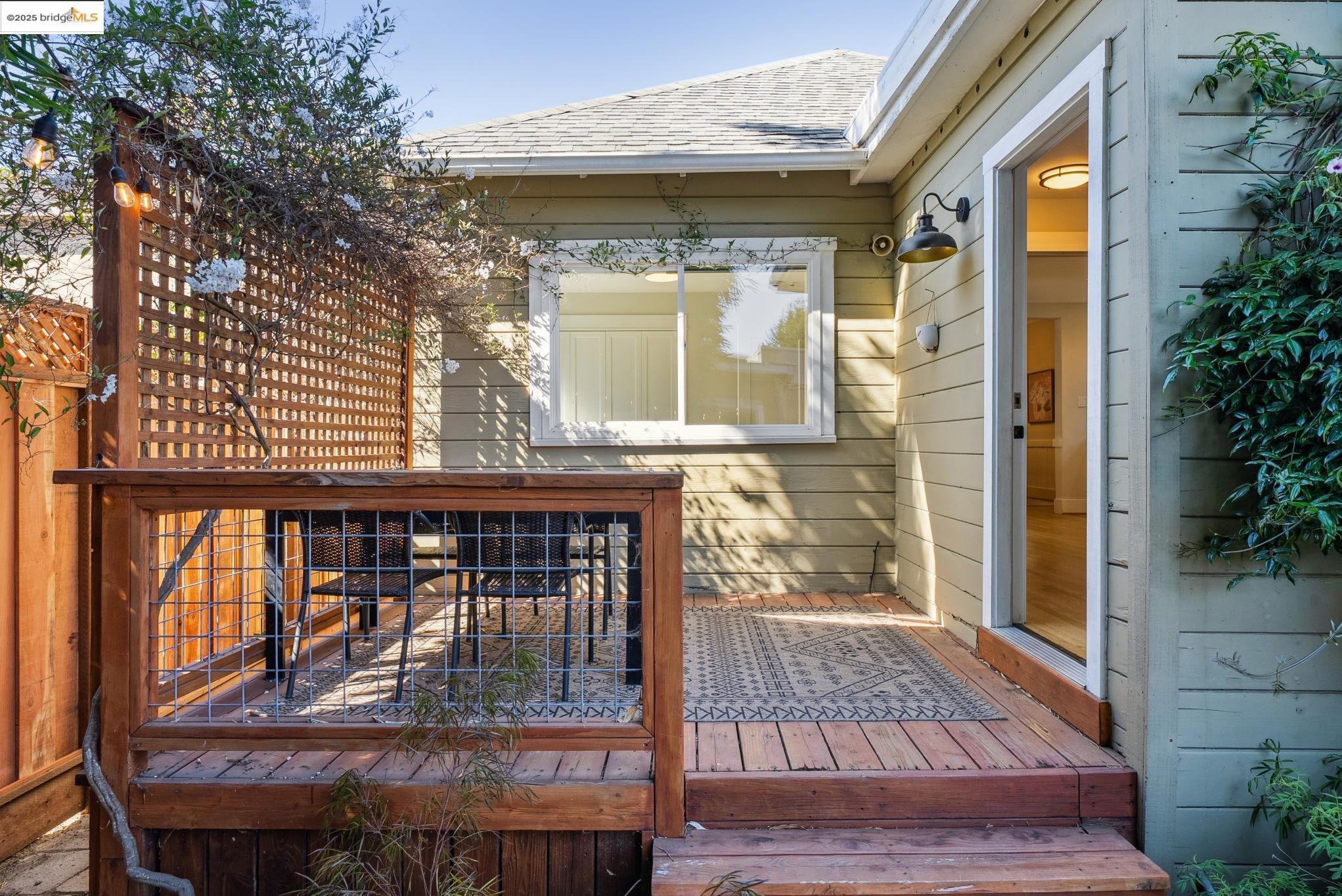 Detail Gallery Image 49 of 60 For 1112 Ward St, Berkeley,  CA 94702 - 3 Beds | 2 Baths